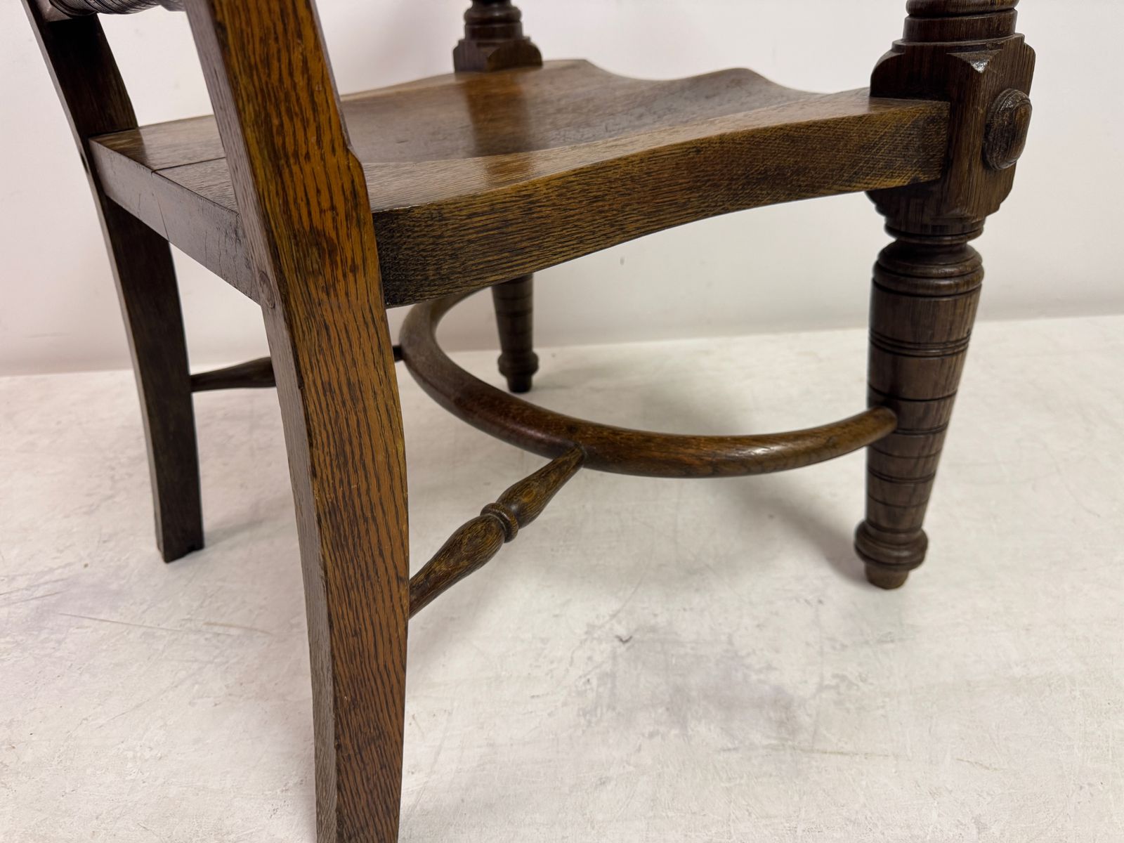 photo vinterior Early 20th Century Arts And Crafts Oak Armchair With Saddle Seat
