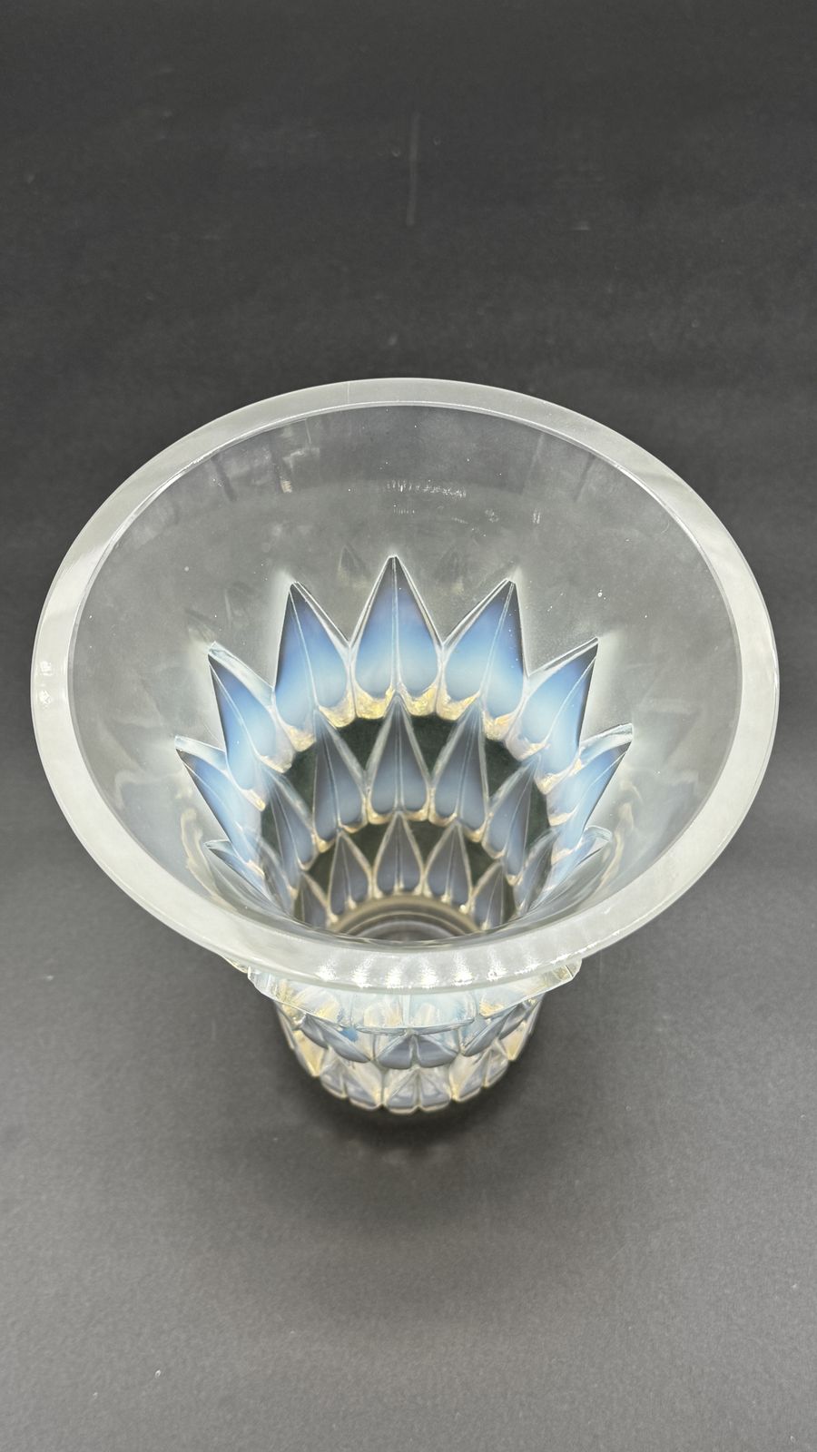 An Opalescent Feuilles Vase By R.Lalique photo for sale