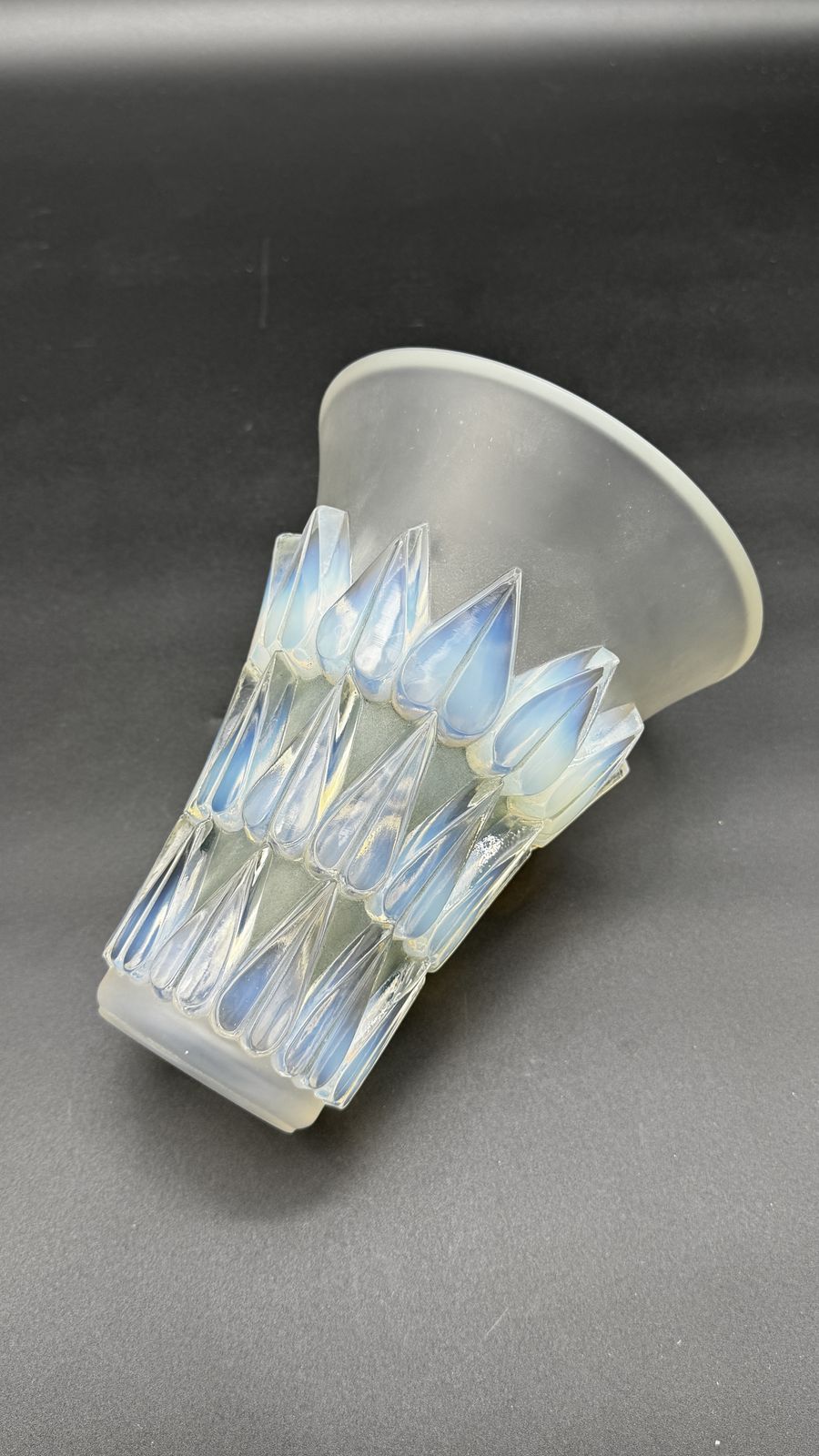 An Opalescent Feuilles Vase By R.Lalique photo vintage