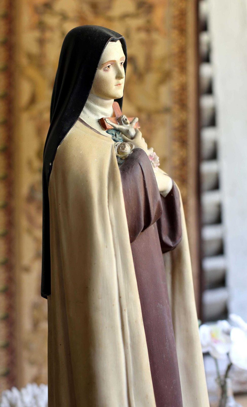 photo vinterior Huge French Antique Chalkware Saint Teresa Large Polychrome Sainte Therese Statue