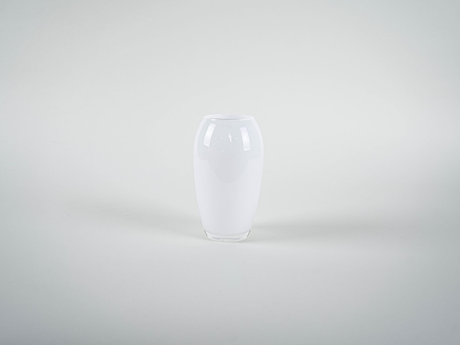 Witte vaas, Deens design, jaren 1970, Made In Denmark photo for sale
