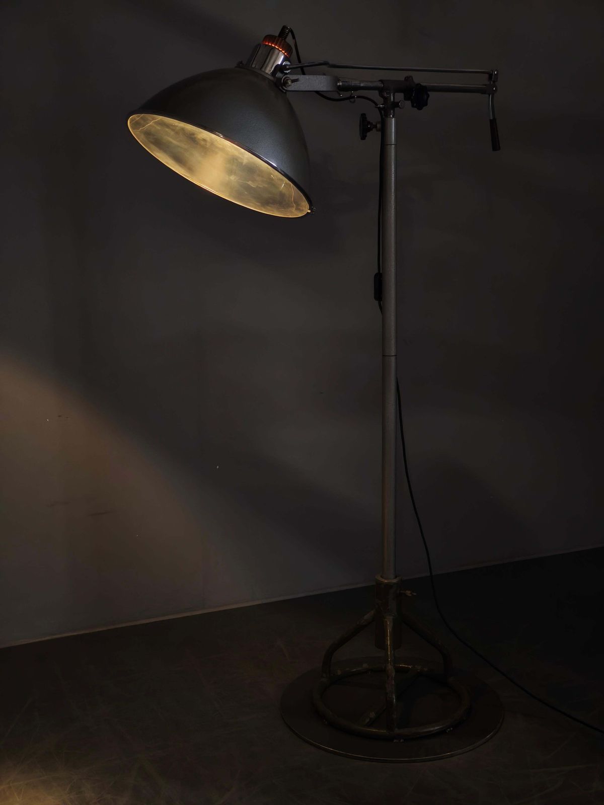 Tsjechische industriële chirurgische vloerlamp uit militair ziekenhuis, jaren 1950 photo for sale
