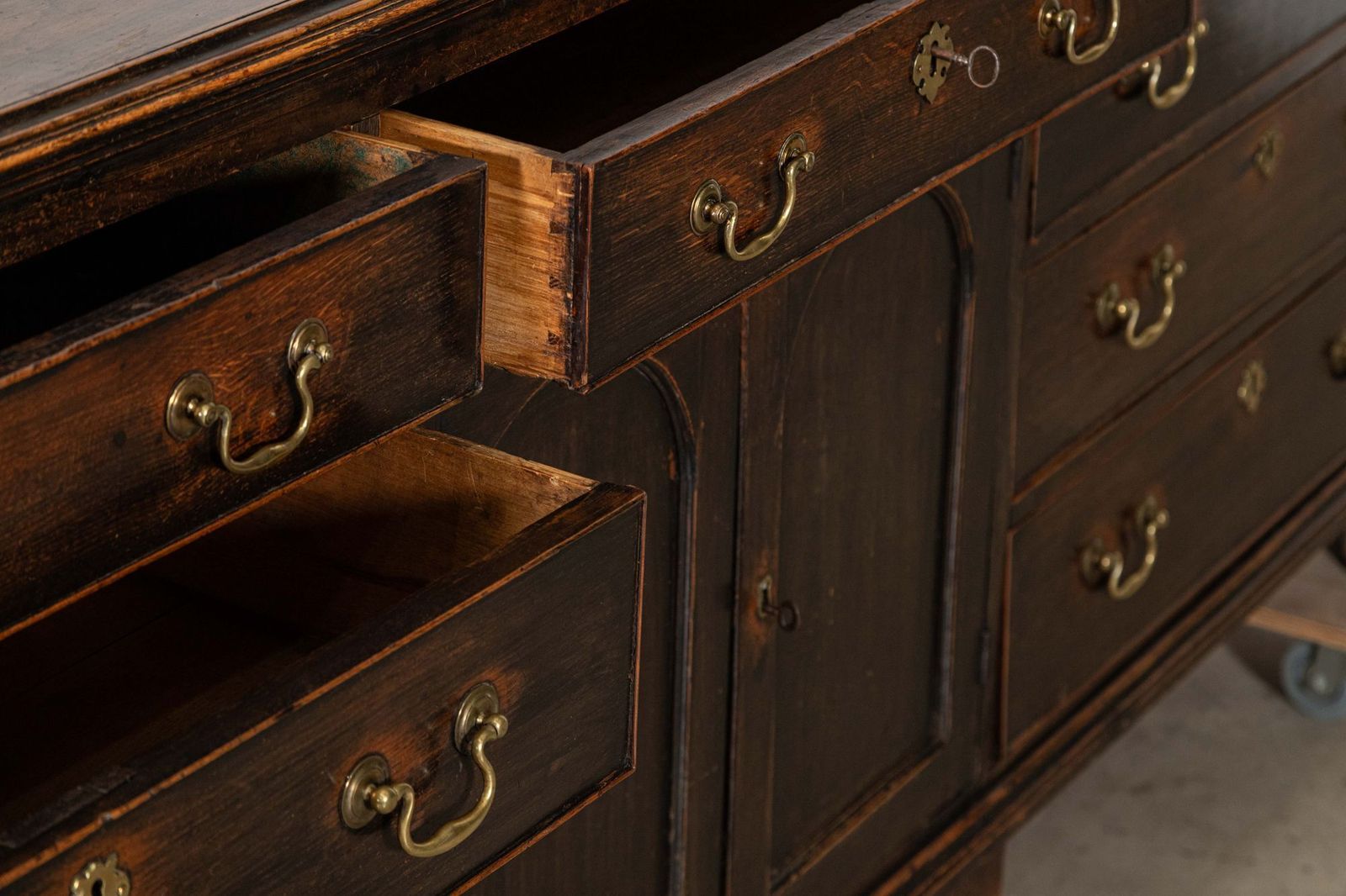 6843.0 Large English George III Provincial Oak Dresser Base photo
