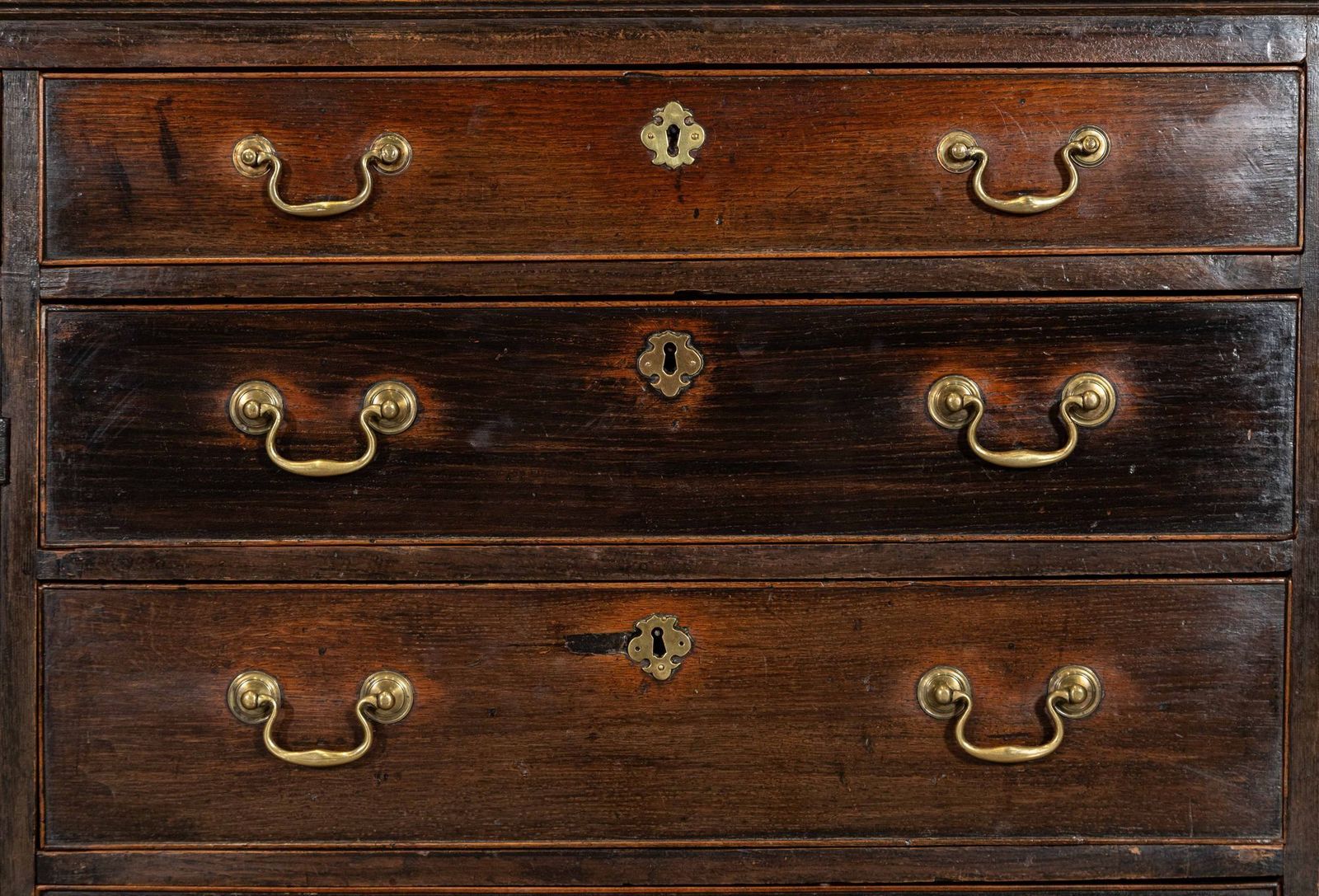 photo vinterior Large English George III Provincial Oak Dresser Base