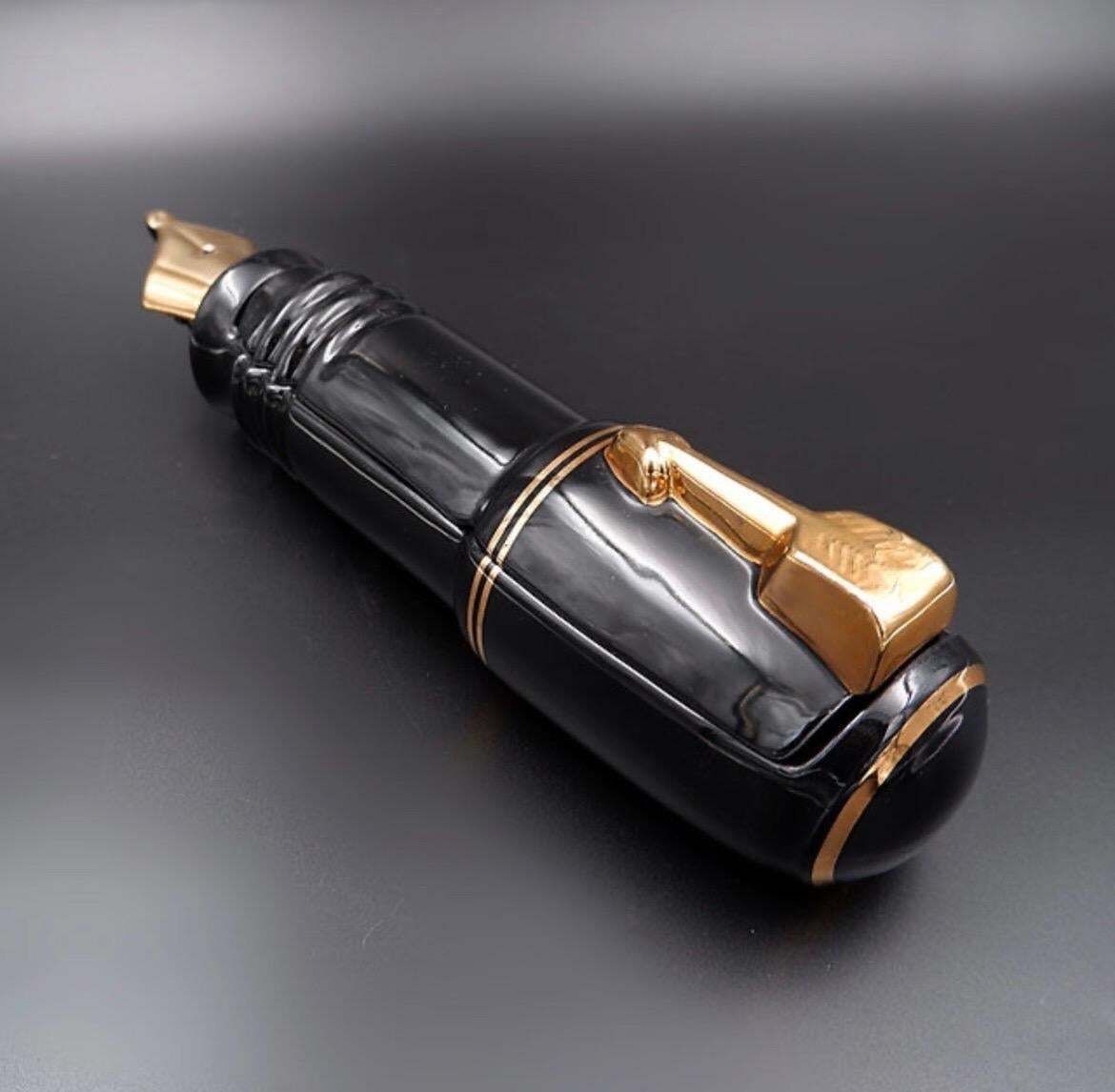 photo furniture The Silver Crane Company English Ceramic Parker Pen Pottery Desk Tidy