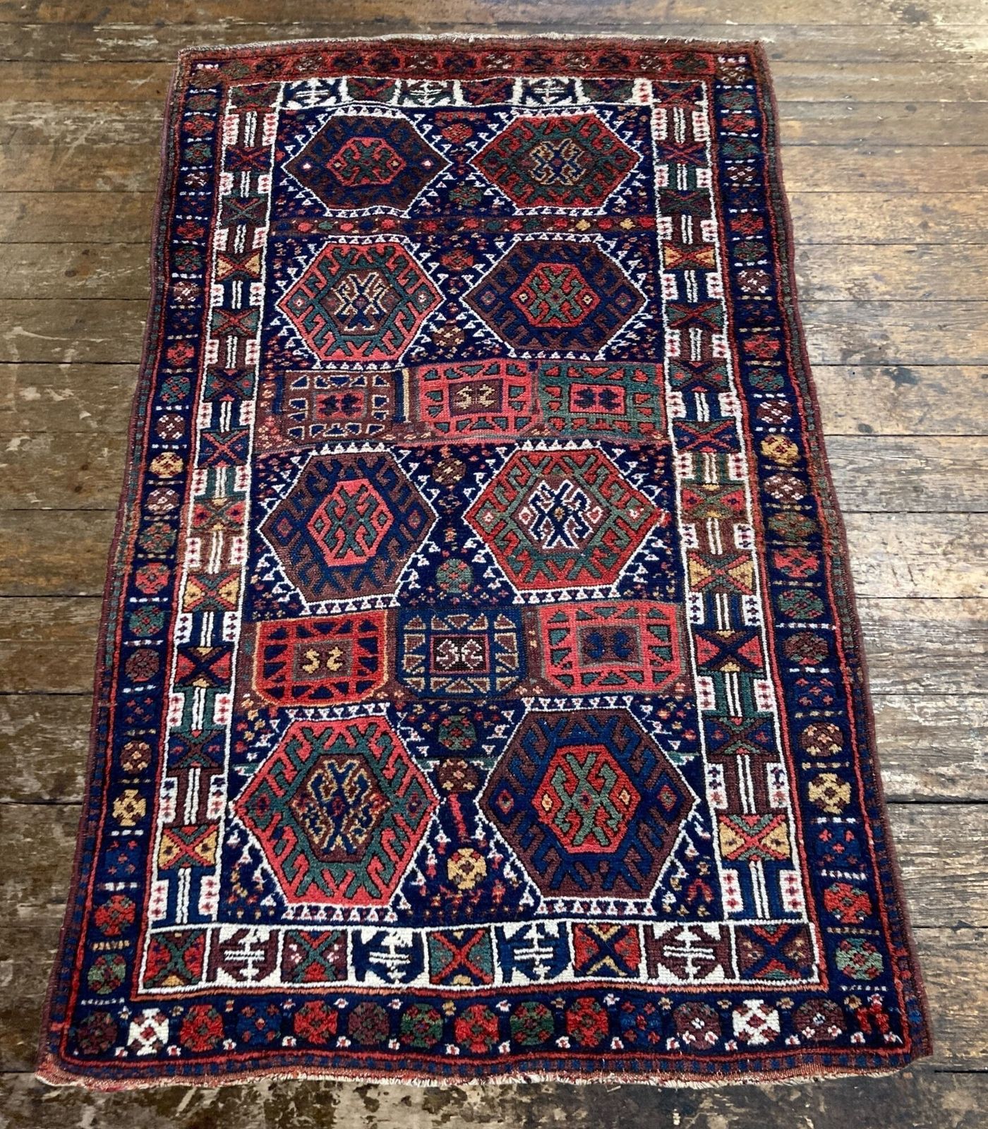 Antiek Koerdisch tapijt 1,92 m x 1,19 m photo Textiel