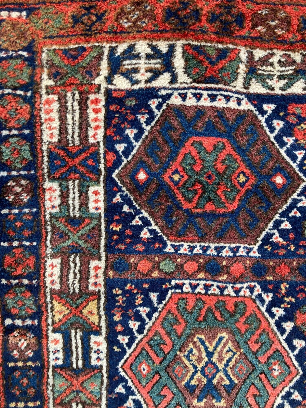1900.0 Antiek Koerdisch tapijt 1,92 m x 1,19 m photo