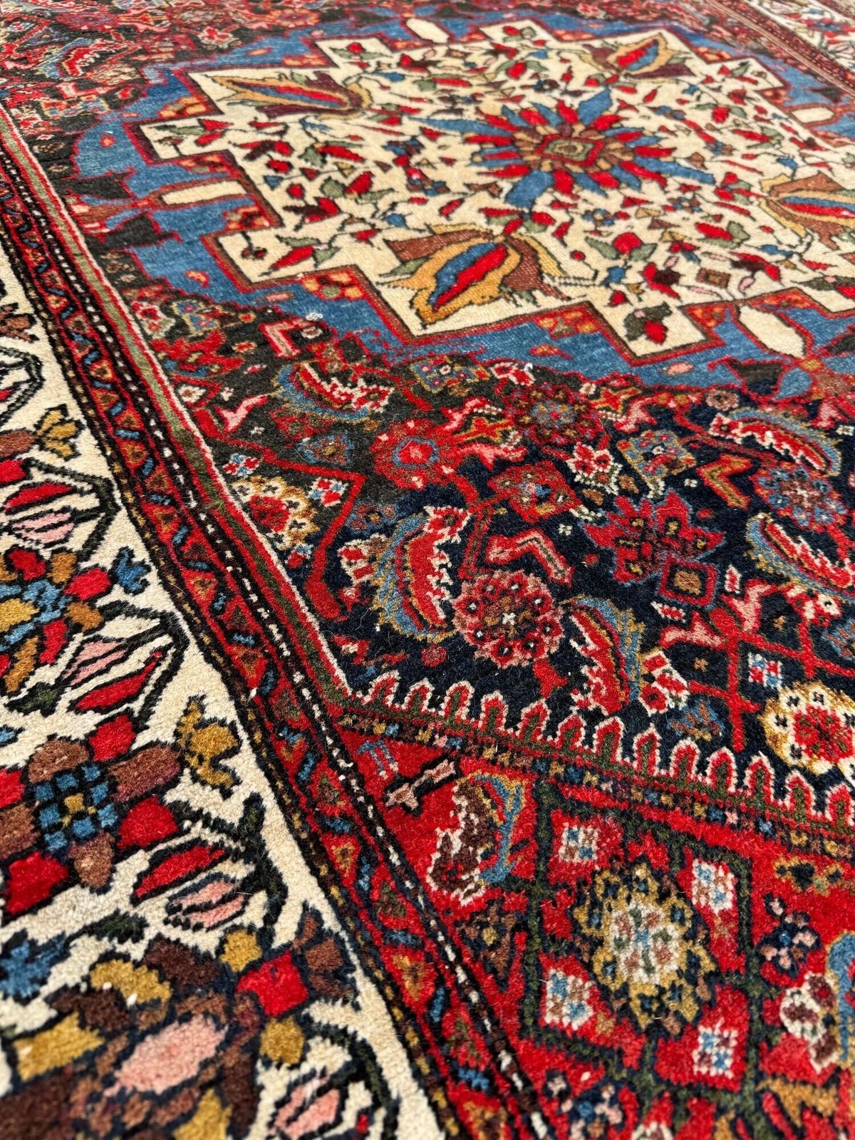 photo vintage Antique Bidjar Rug 1.50m X 1.03m