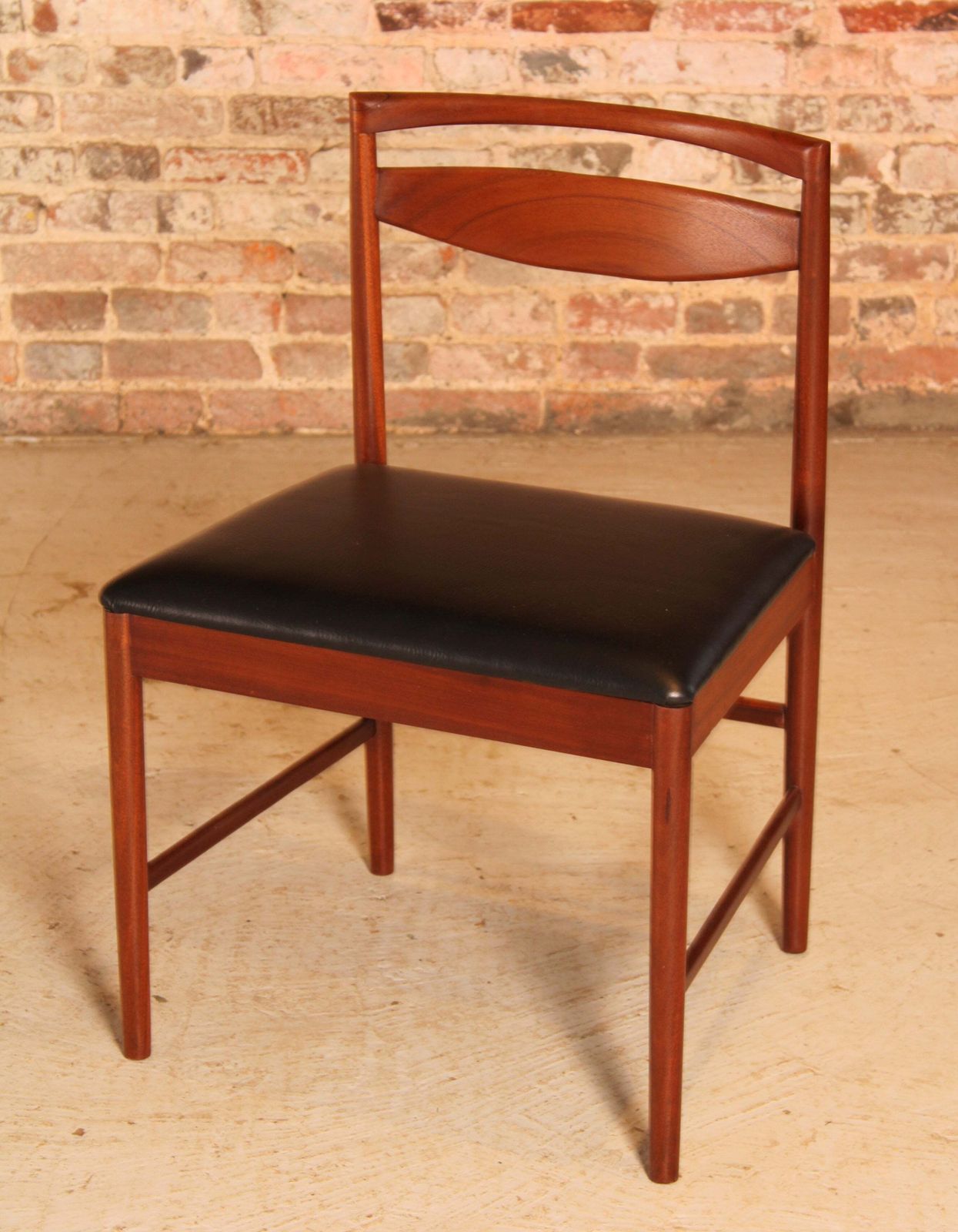 Set Of 6 Mid Century Teak Dining Chairs By McIntosh, Circa 1960s photo vinterior