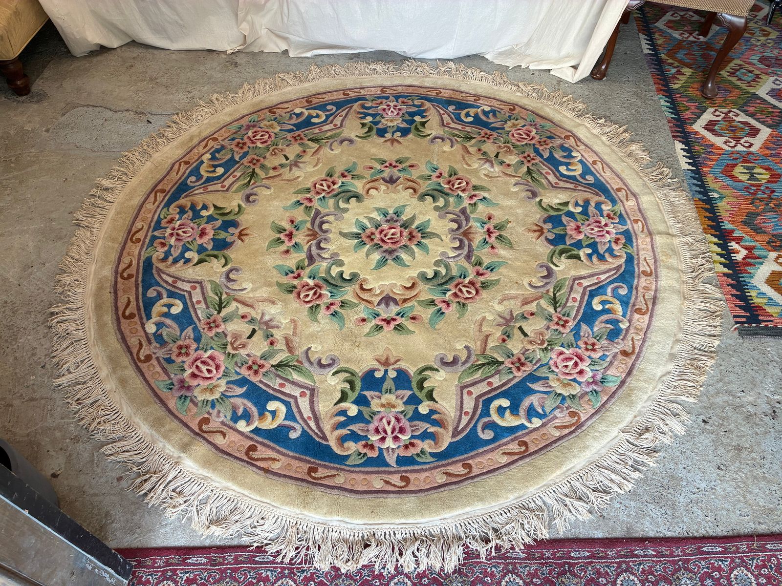 Large Floral Beautiful Chinese Round Rug