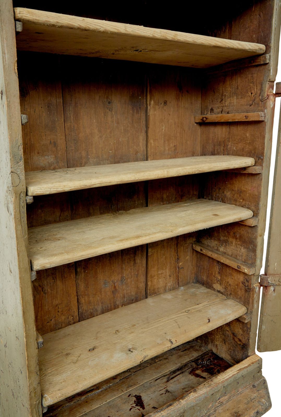 Scandinavisch gesneden grenen kast, begin 19e eeuw photo 2475.0