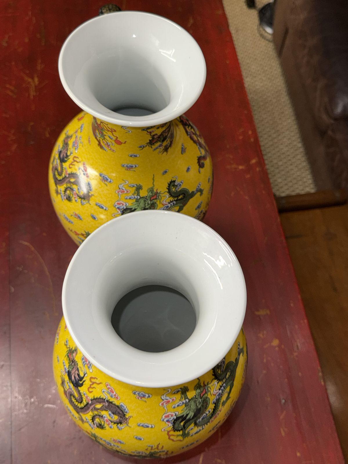 Pair Of Vibrant Decorative Chinese Vases Urns photo vinterior