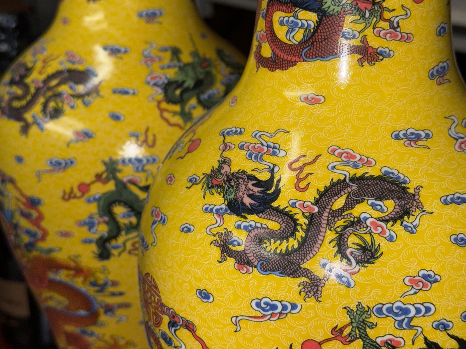 220.0 Pair Of Vibrant Decorative Chinese Vases Urns photo