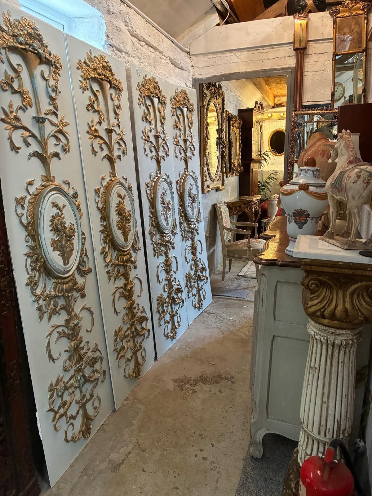photo vinterior Four Decorative French Antique Style Louis XVI Gilt Wall Panelling Panels