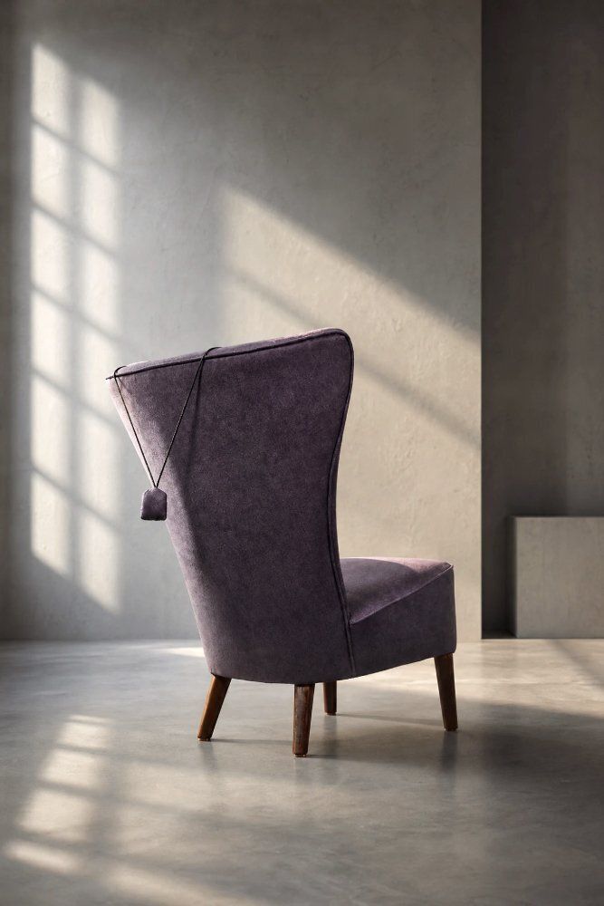 photo for sale Vintage Scandinavian Modern fauteuil met hoge rugleuning en vleugels, eiken en paars stof, ca. jaren 1950
