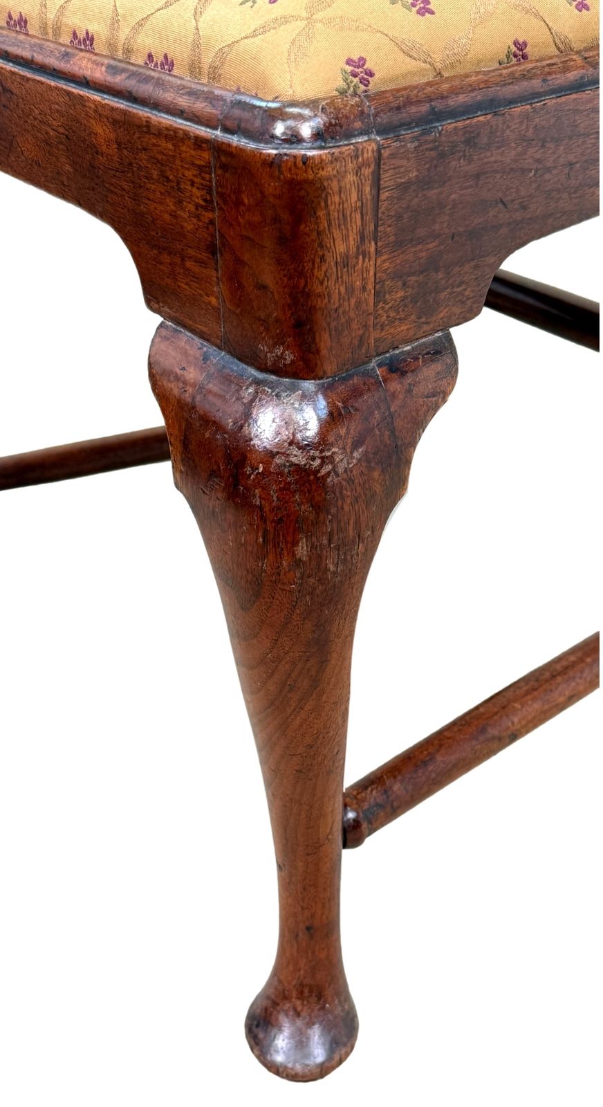 photo furniture Set Of 4 18th Century George I Walnut Dining Chairs (England, Circa 1720)