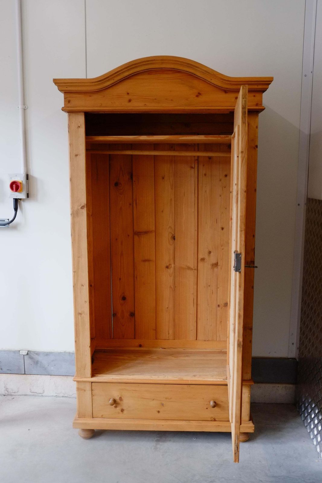 Early 20th Century French Pine Wardrobe photo vinterior