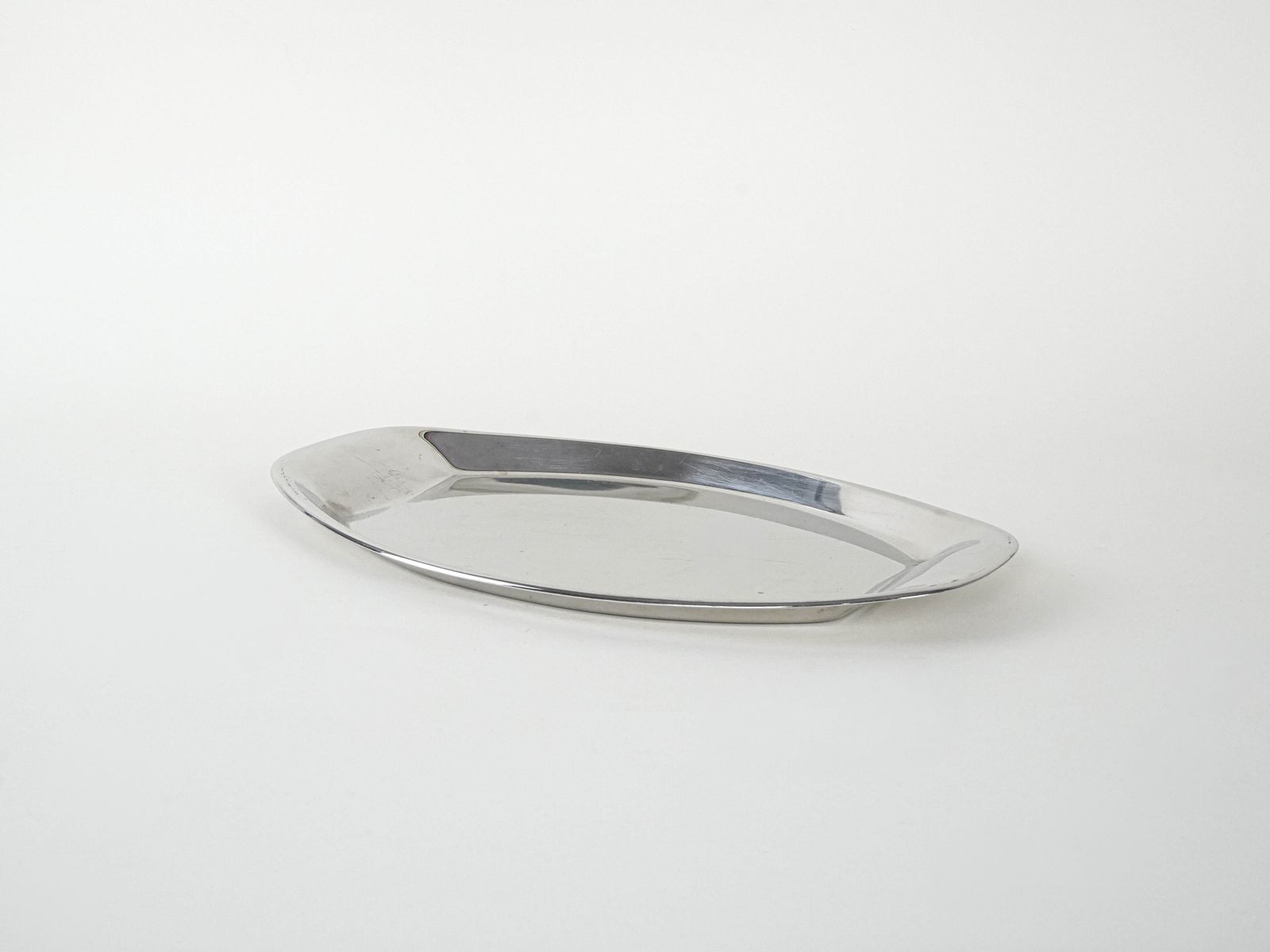 Ovaal metalen dienblad, Italiaans design, jaren 1980, productie: Italië photo Woonaccessoires