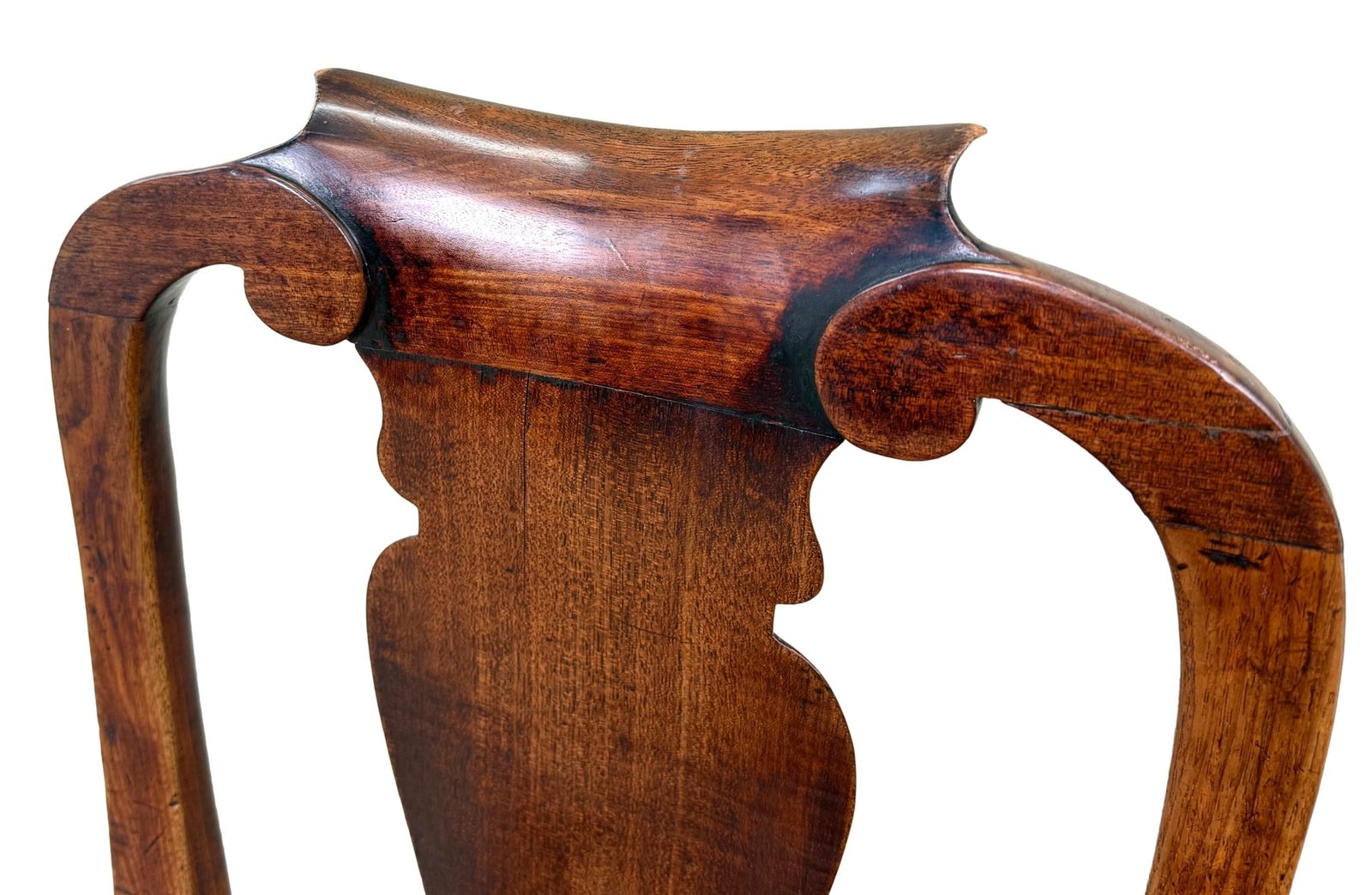 photo vinterior Early 18th Century Queen Anne Set Of Six Walnut Dining Chairs (England, Circa 1710)