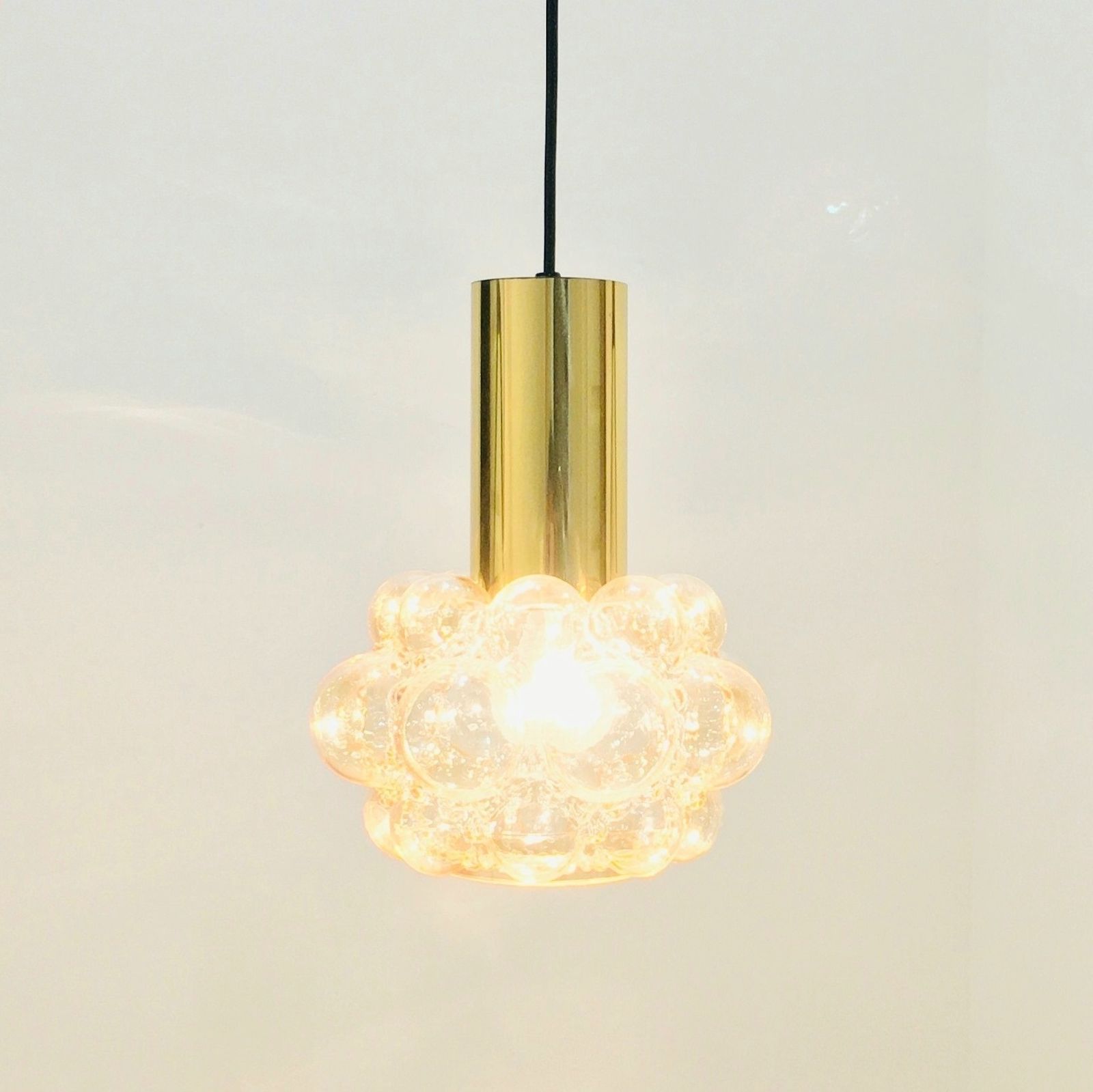 Gelabelde mid-century hanglamp van geblazen bubbleglas door Helena Tynell voor Limburg, Duitsland, jaren 1960 photo for sale