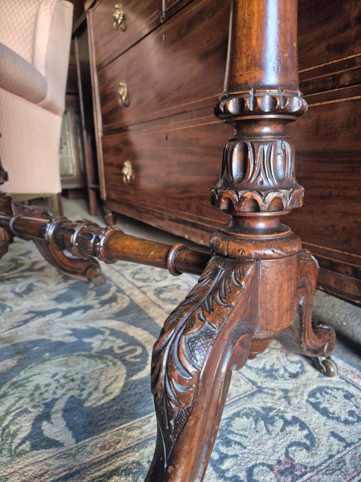 Fabulous Quality Early Victorian Burr Walnut Quater Veneered Oval Top Lamp Table photo for sale