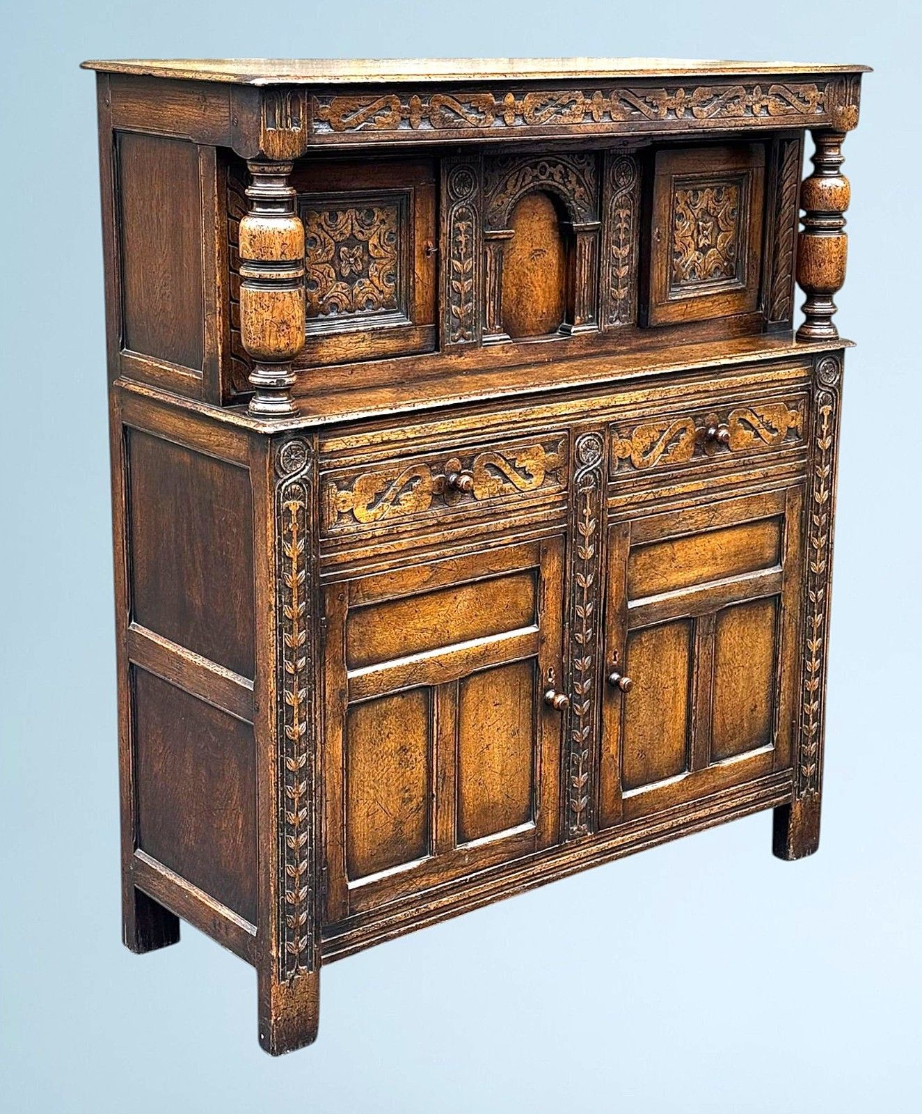 photo vintage Carved Oak Court Cupboard / Sideboard