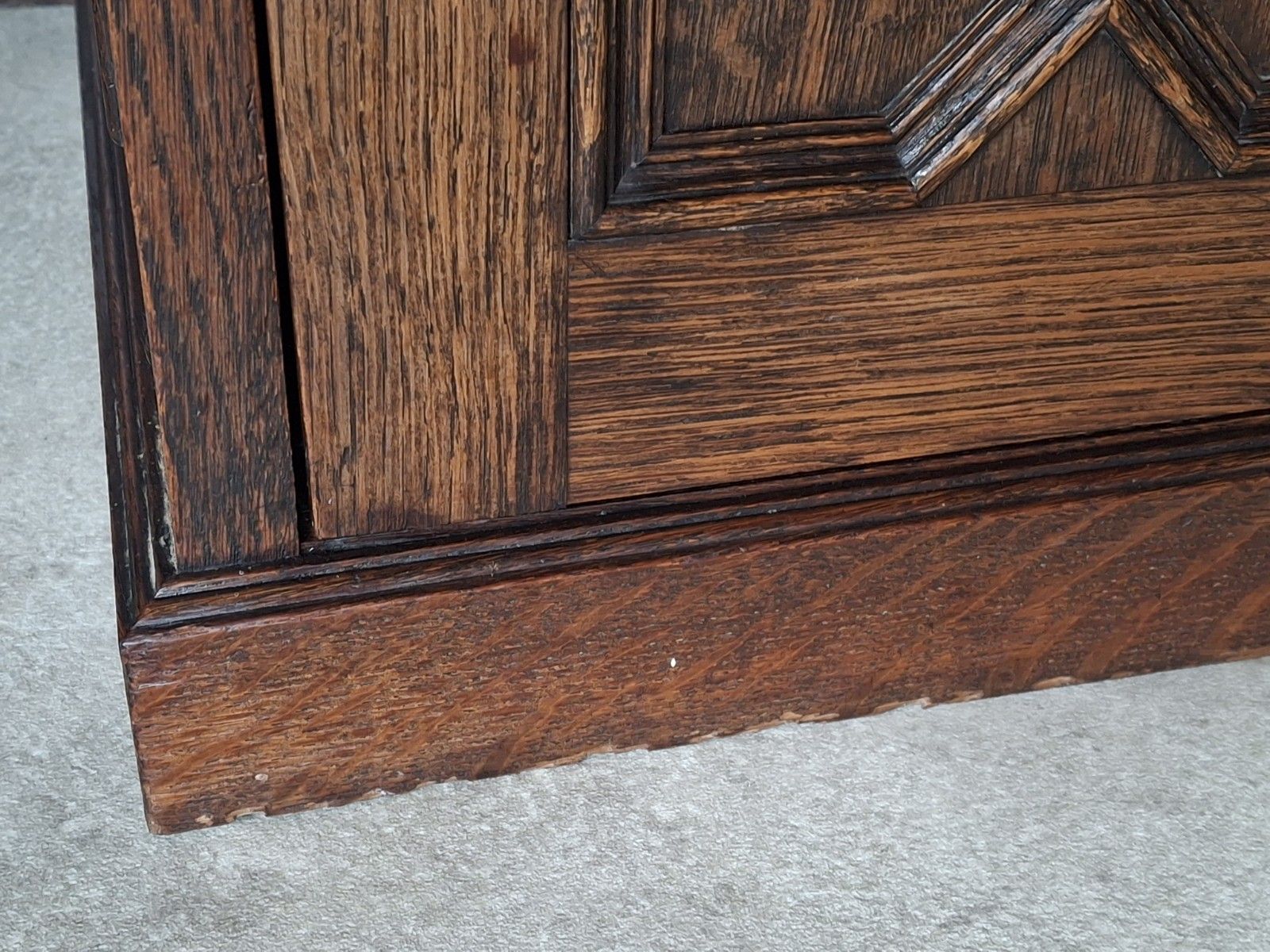 photo vintage Large Antique Edwardian Jacobean Revival Oak Pedestal Desk Gallery Top