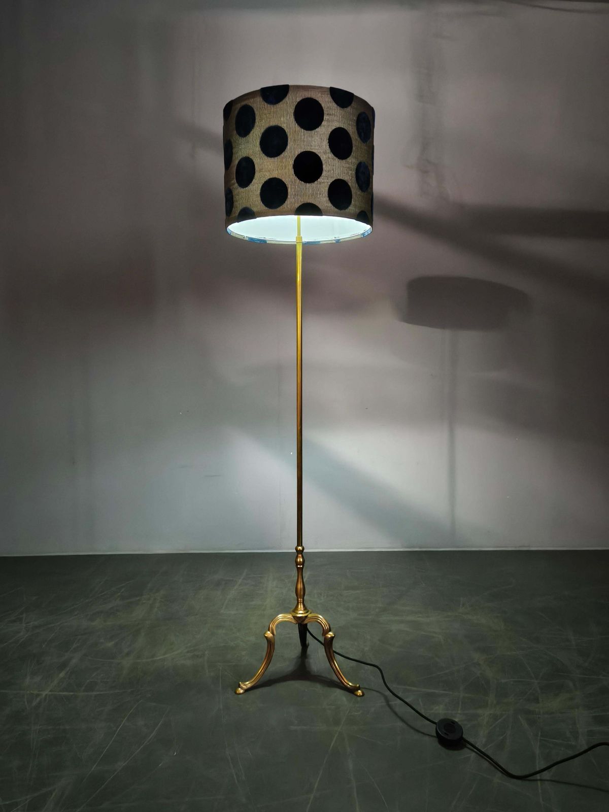 photo for sale Hollywood Regency Messing Vloerlamp met Romo Kap, Italië ca. jaren 1950