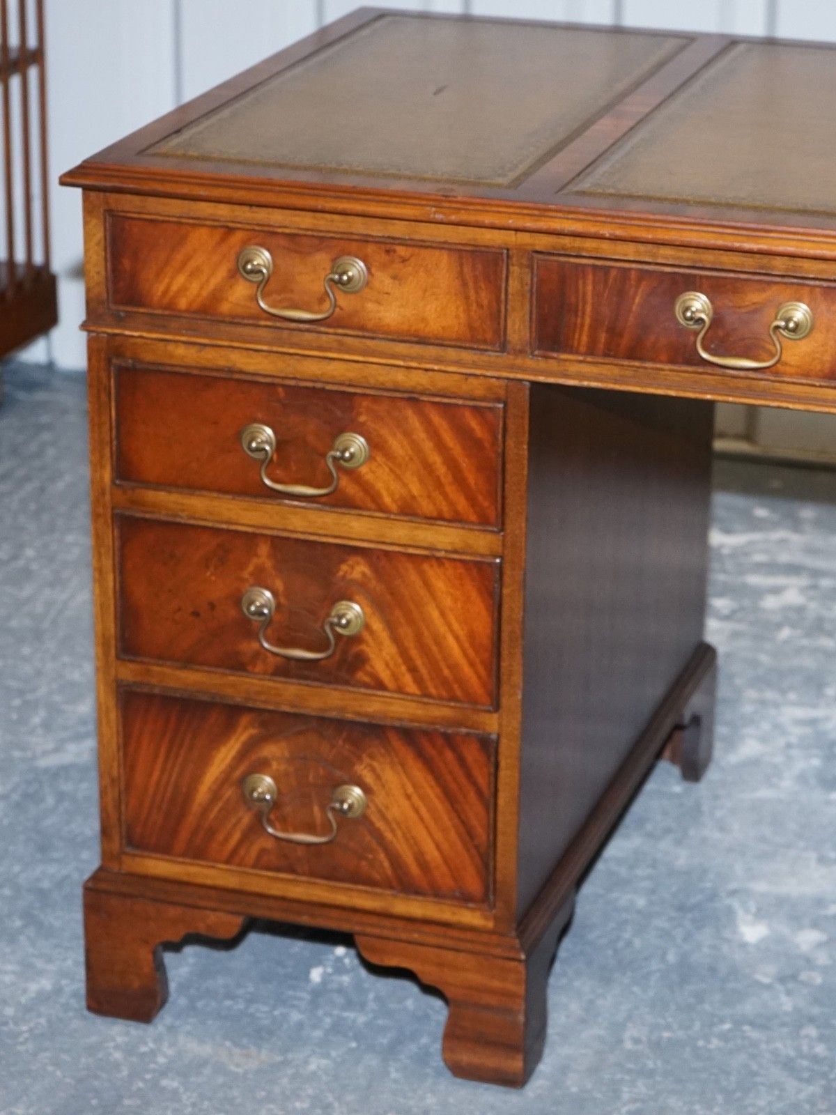 Lovely Bevan Funnell Vintage Pedestal Desk With Hunter Green Leather photo Furniture