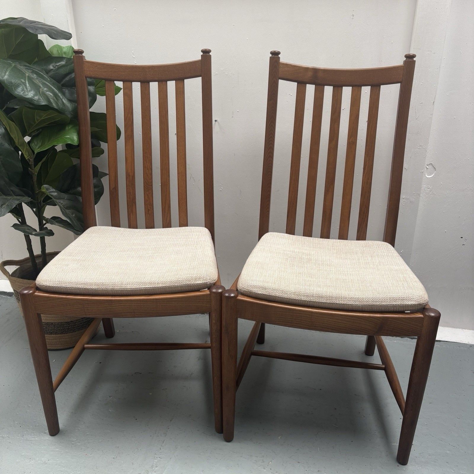 Pair Ercol Dining Chairs Penn Range Model 1138 Golden Dawn Finish Oatmeal Fabric
