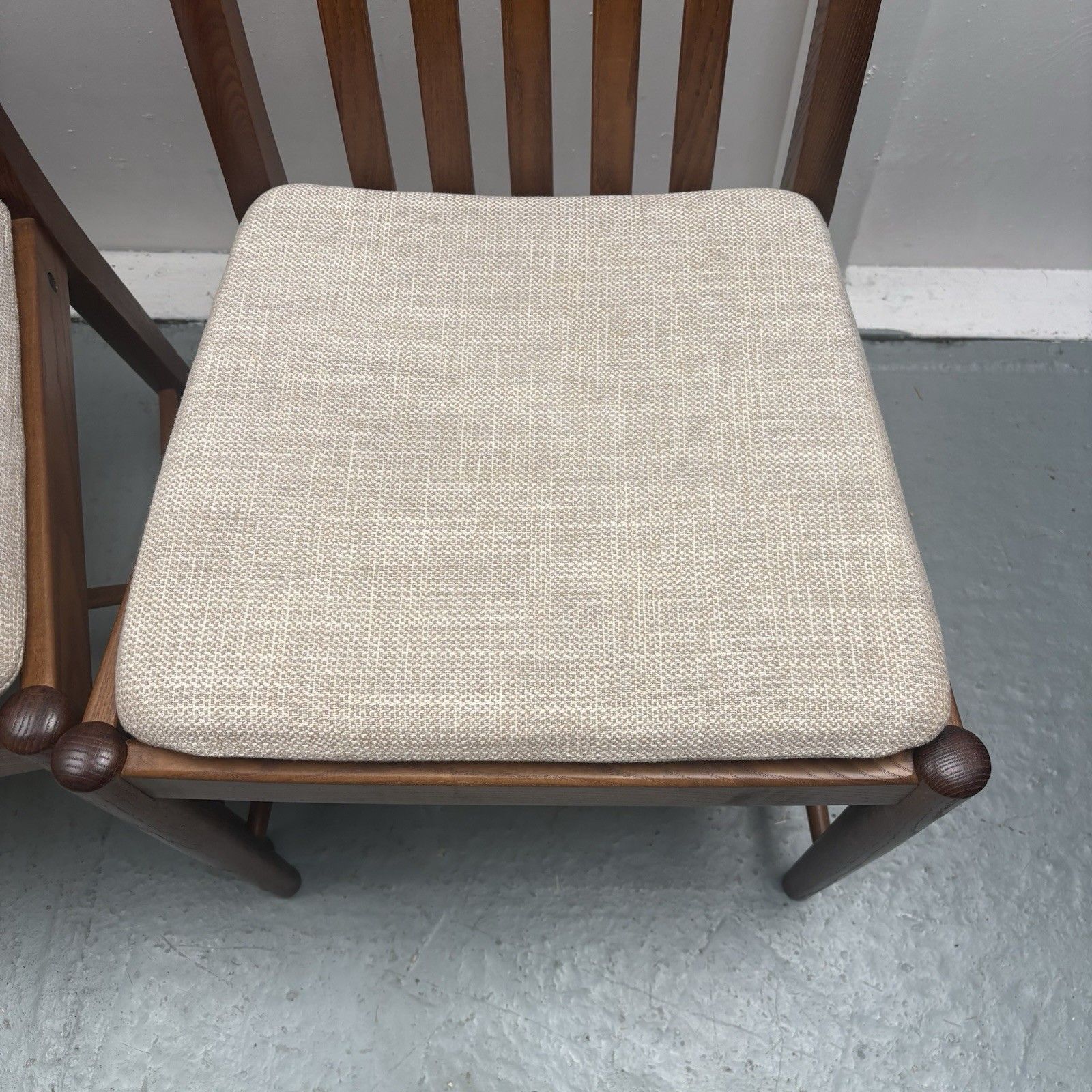Pair Ercol Dining Chairs Penn Range Model 1138 Golden Dawn Finish Oatmeal Fabric photo 240.0