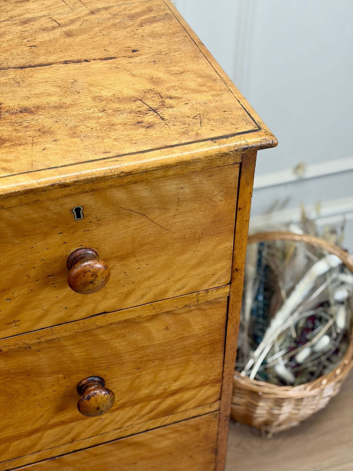 photo vintage Antique Heal & Son Bleached Satin Birch Chest Of Drawers.