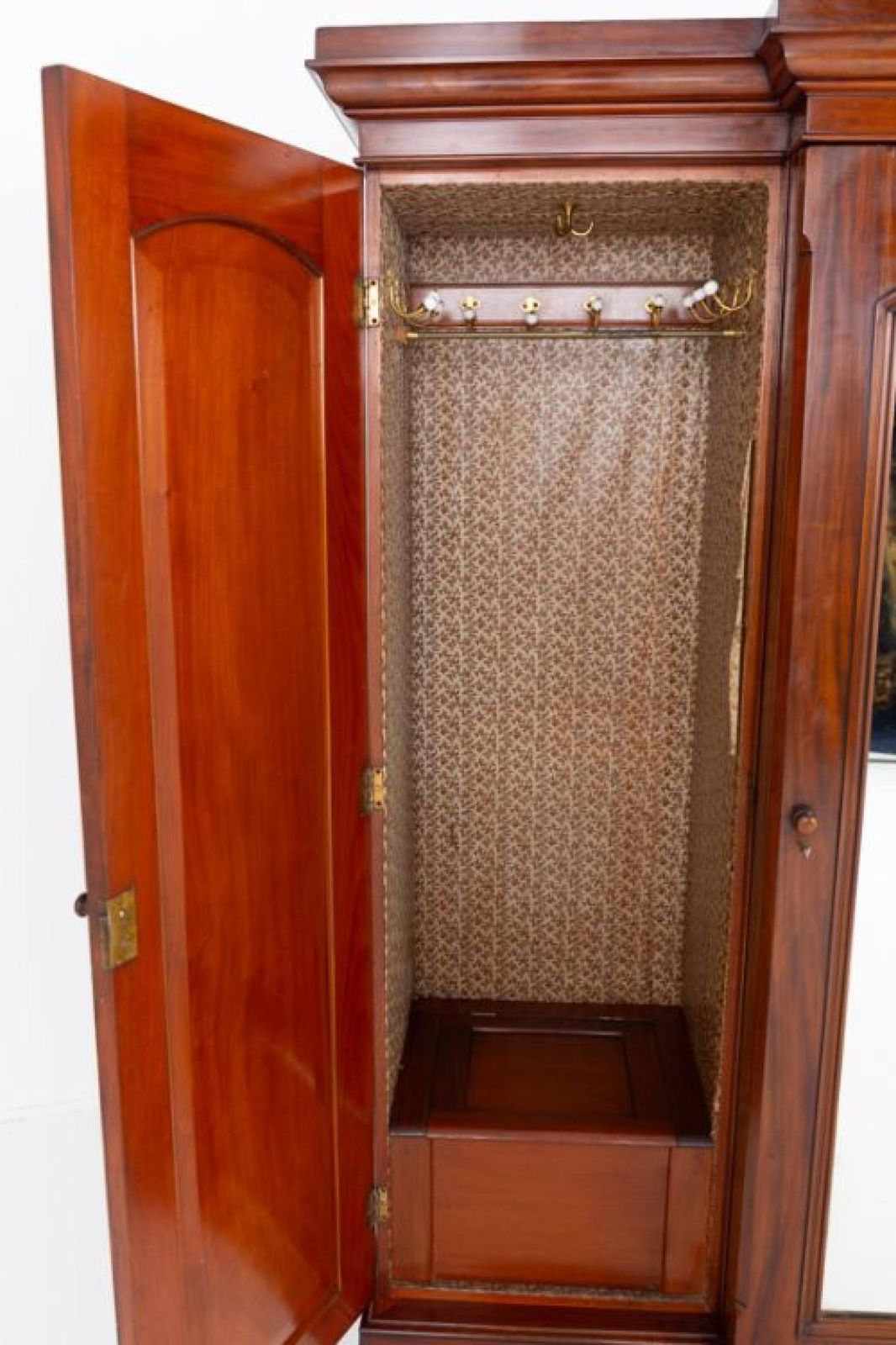 Victorian Gentlemans Wardrobe Mahogany Closet Period Antique 1860. photo Furniture