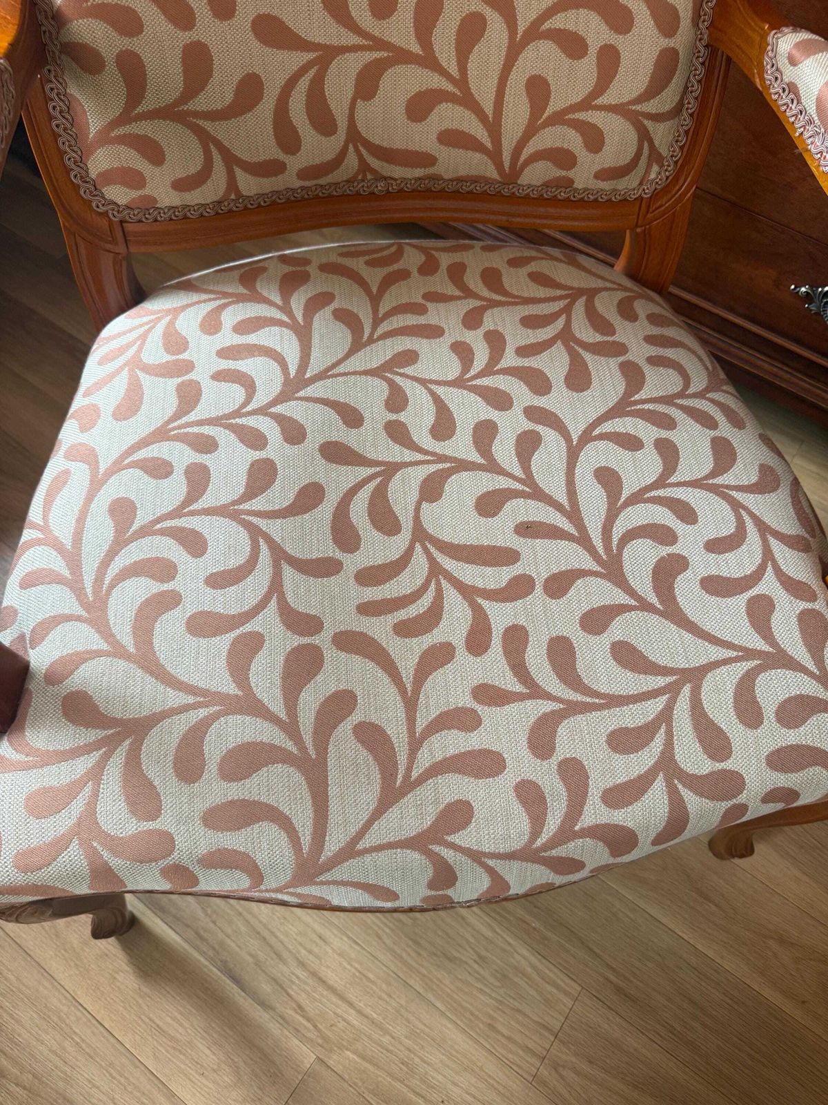 Elegant French Style Bedroom Chair/ Salon Chair photo vinterior