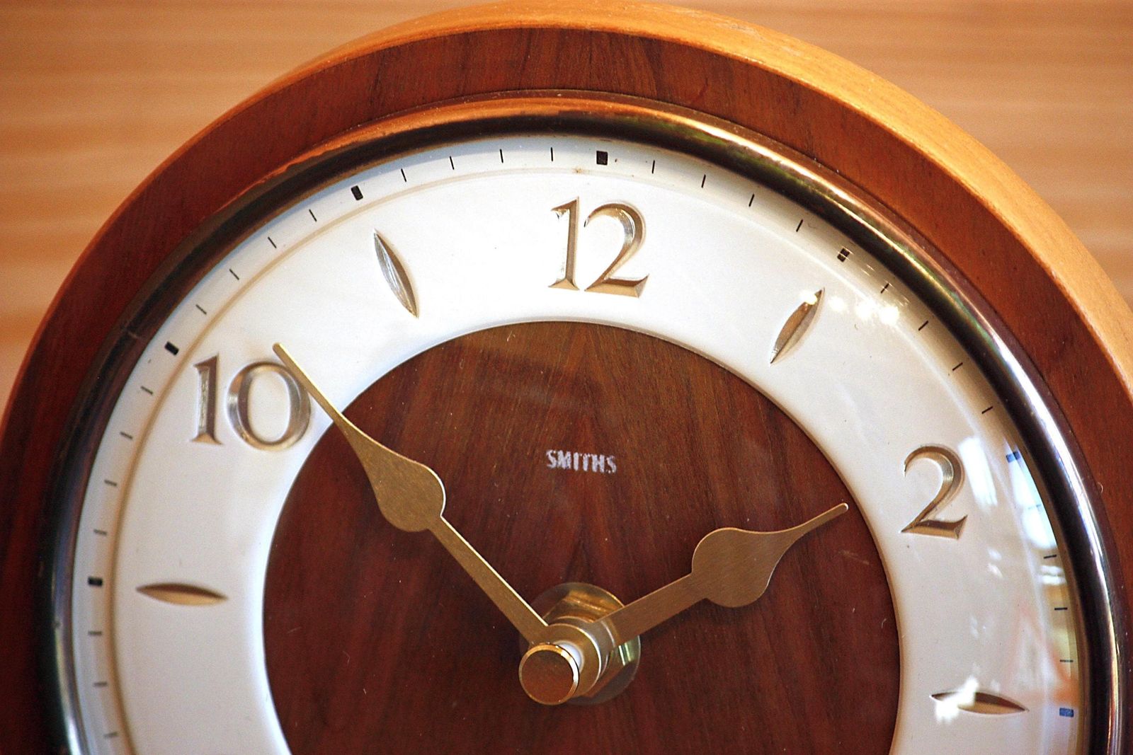 Vintage Smiths Mantel Clock   15cm Wooden Retro Mid Century 1950s Desk Clock Off The Wall Clocks photo for sale
