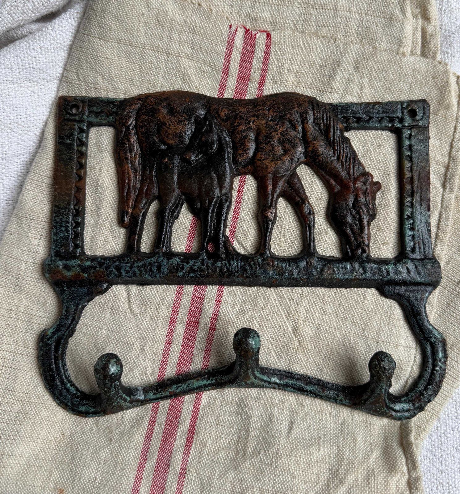 Antique Wall Mounted T Towel Hooks Pot Hanger Cast Iron Coat Hooks With Horse photo 82.0