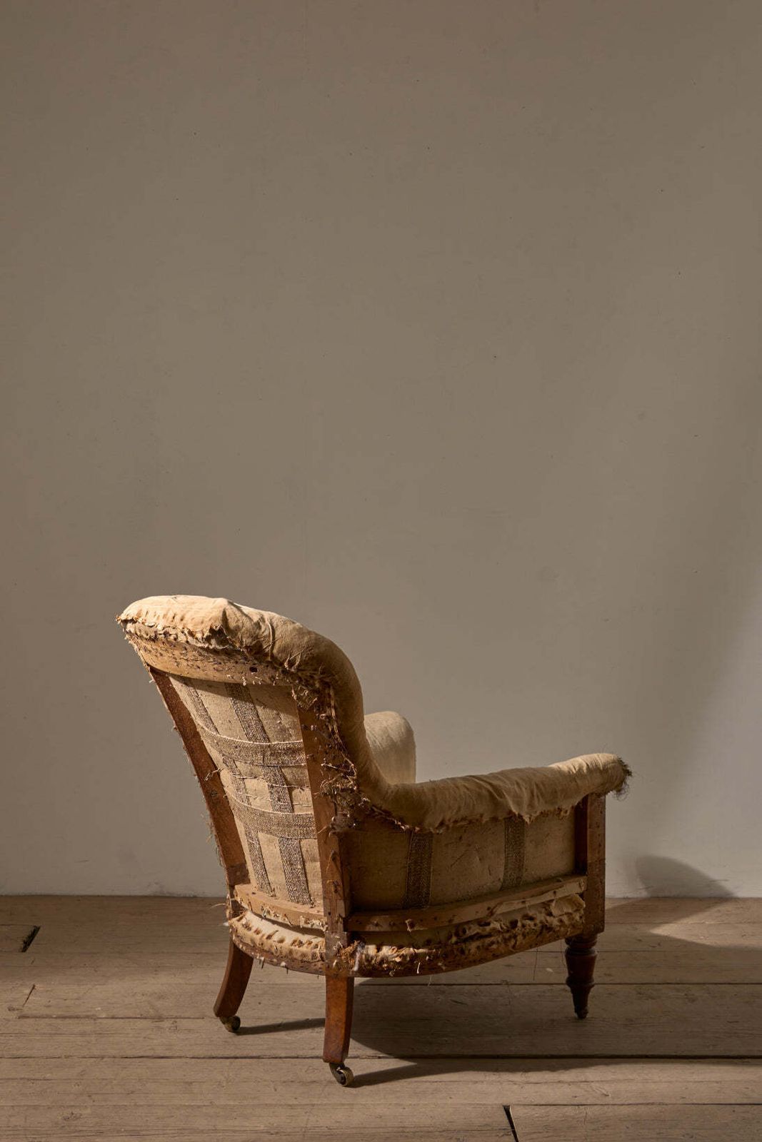 19th Century English Country House Deep Seated Spoon Back Armchair photo Furniture