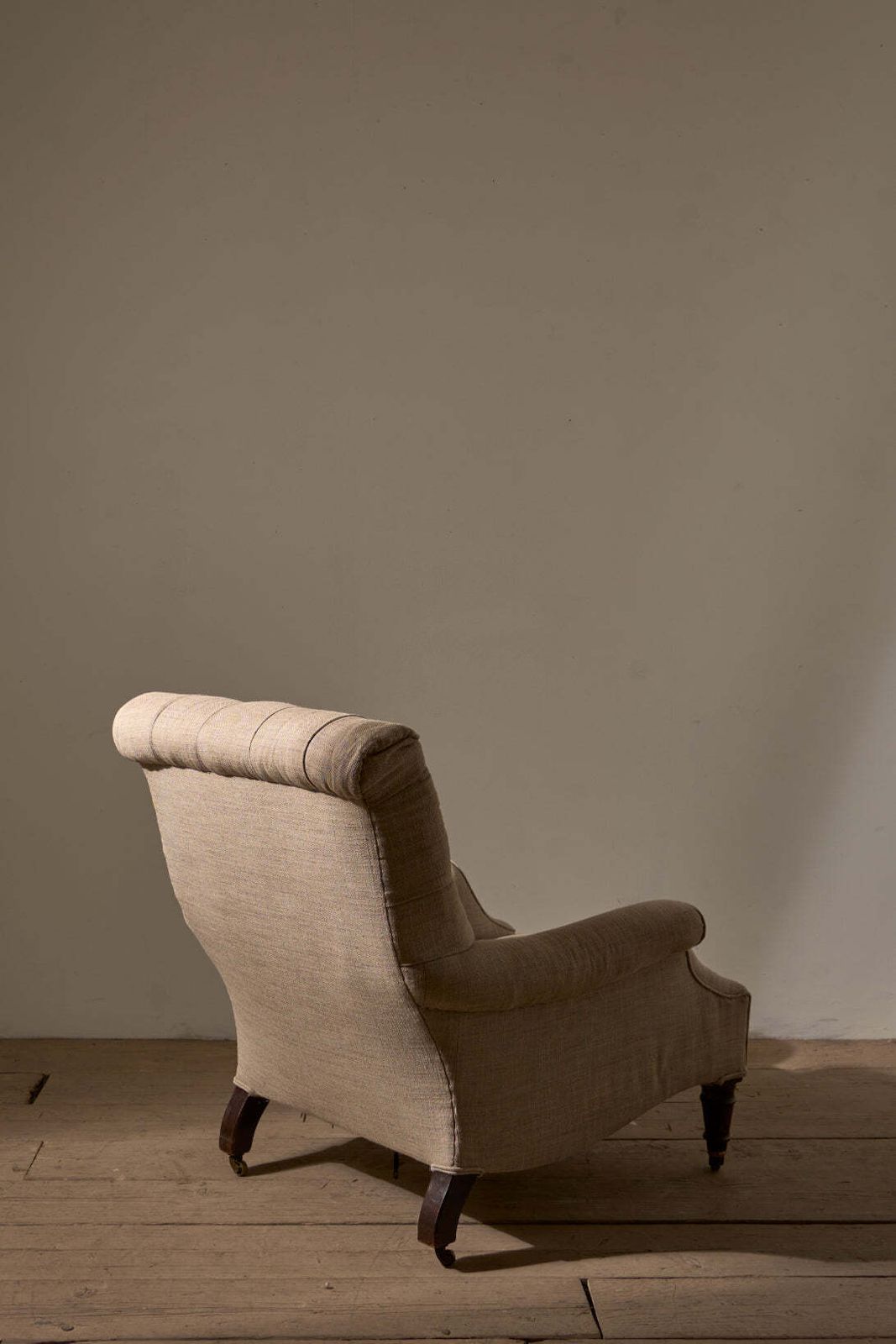 Victorian Country House Armchair With Shapely Sides photo vinterior