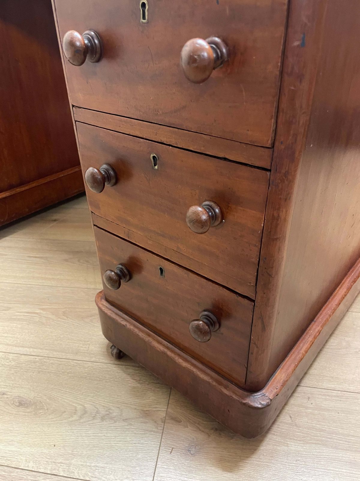 595.0 Antique Mahogany Victorian Pedestal Desk With Original Leather Top photo