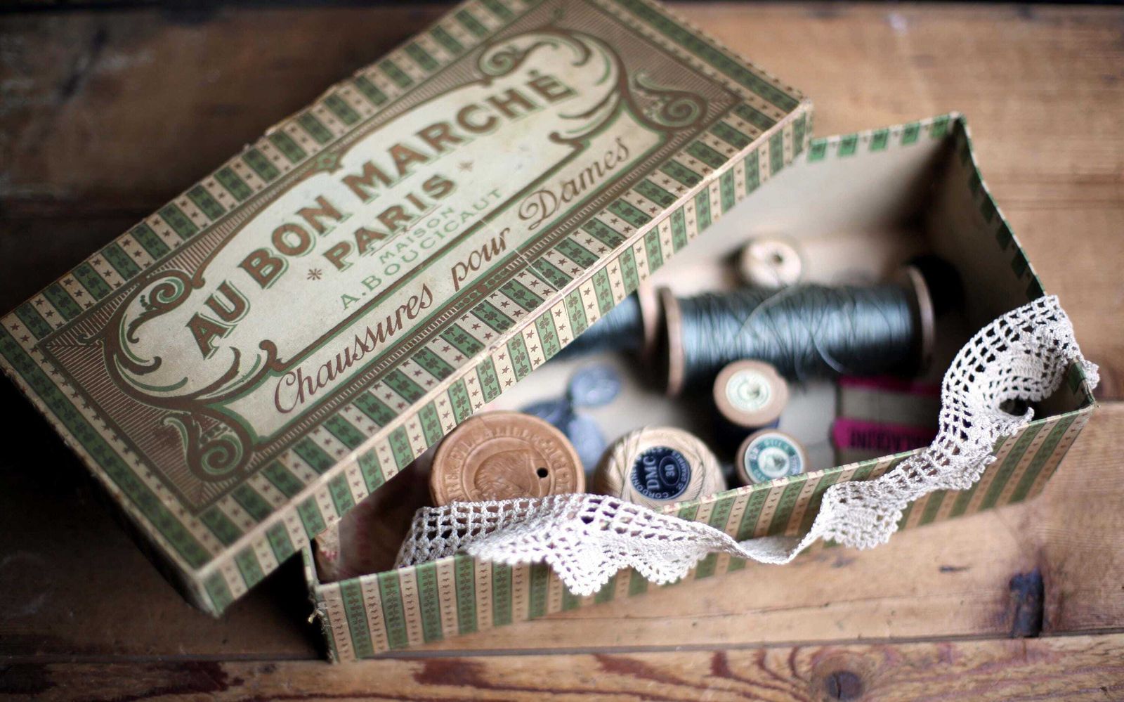Antique Le Bon Marche Sewing Box French Shoe Box Advertising Maison Boucicaut photo 82.0