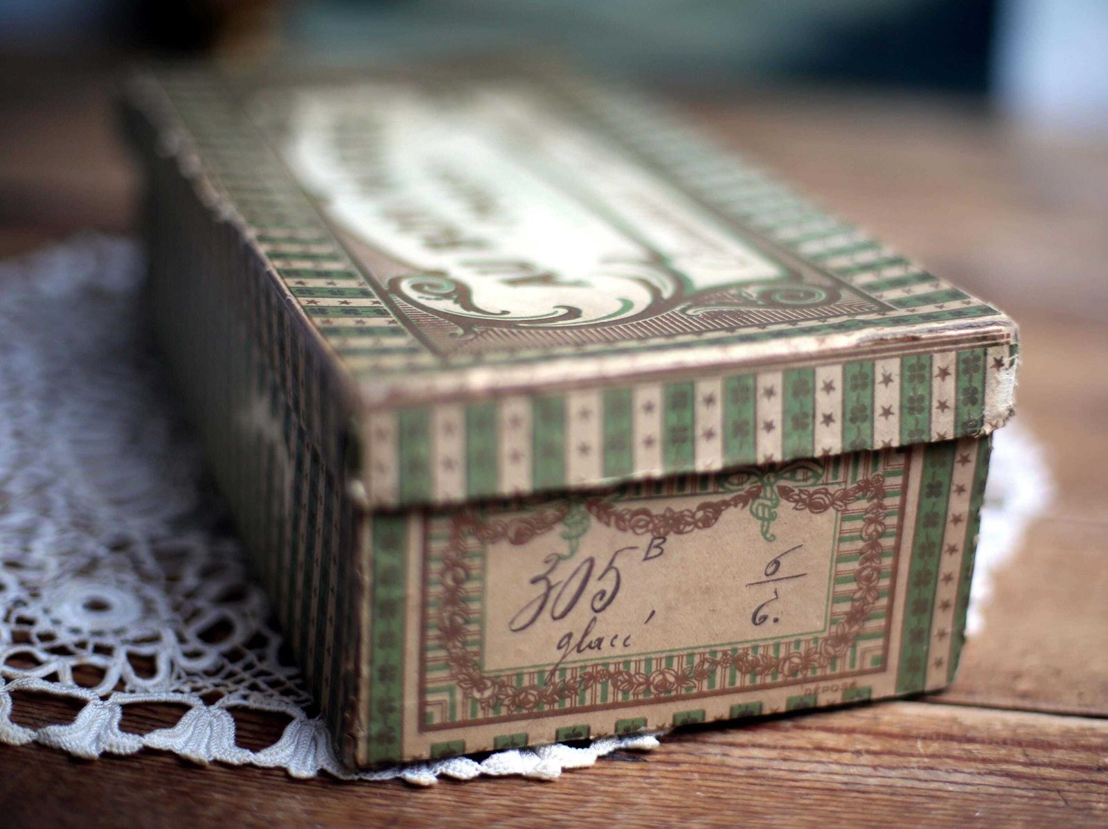photo furniture Antique Le Bon Marche Sewing Box French Shoe Box Advertising Maison Boucicaut