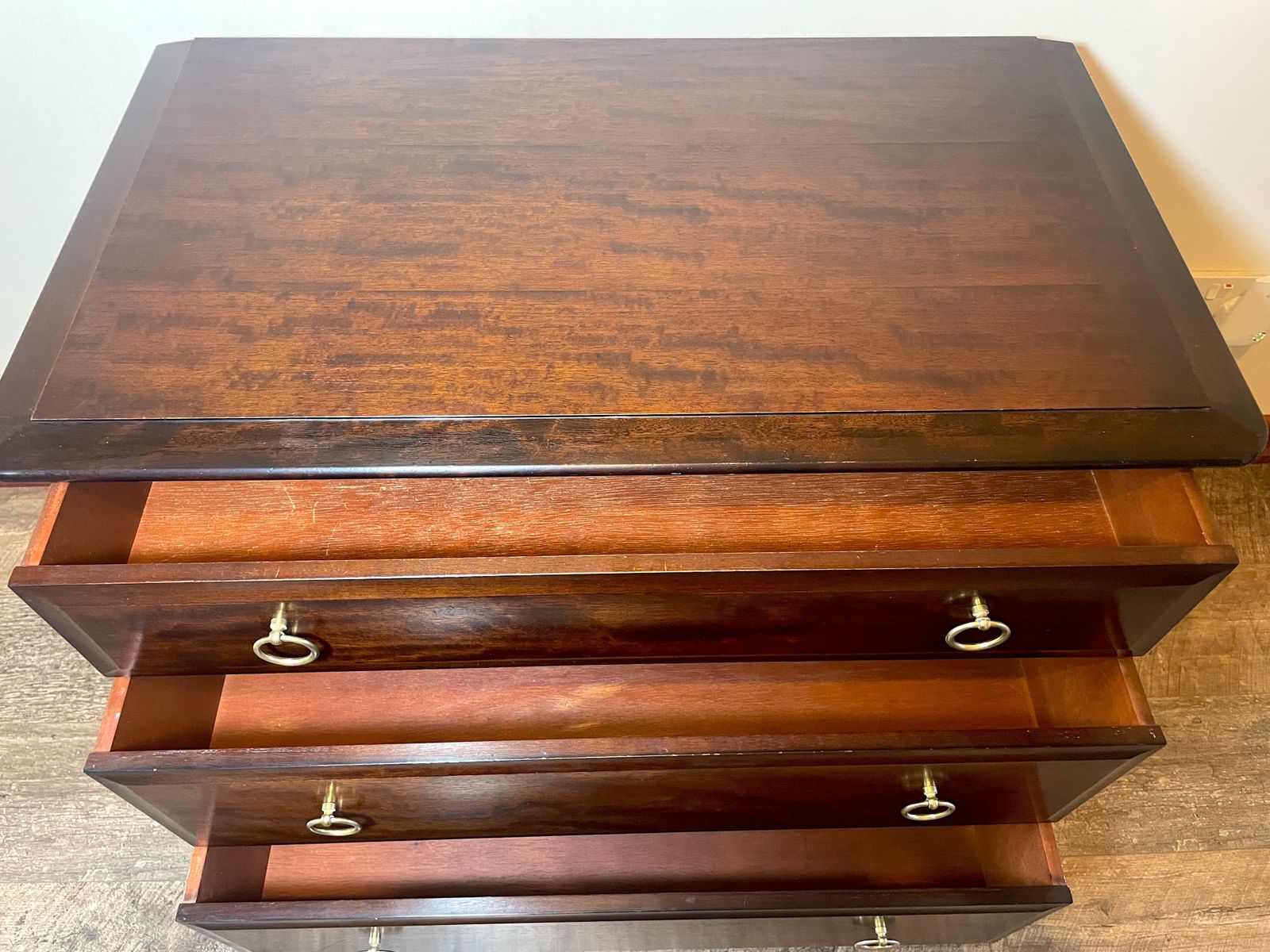 Elegant Vintage Stag Mahogany Veneer 3 Drawer Chest photo 180.0