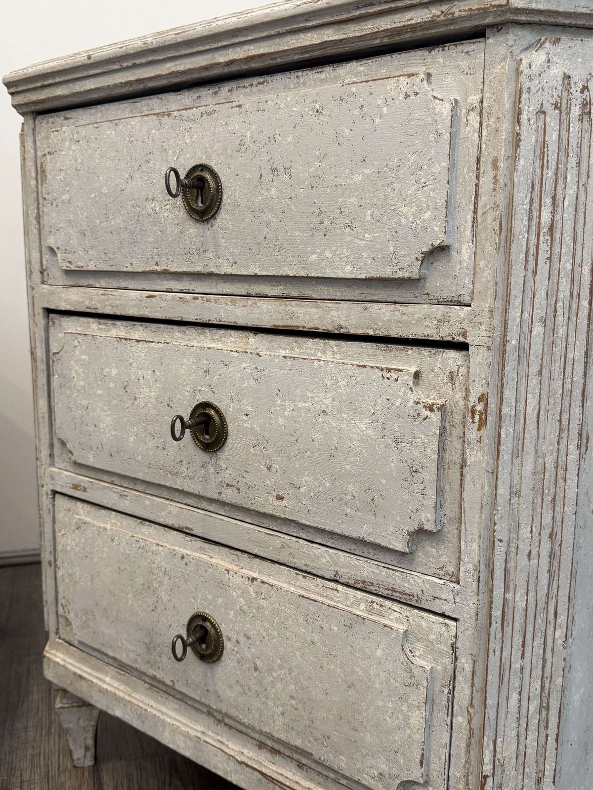 photo furniture Pair Of 19th Century Swedish Commodes
