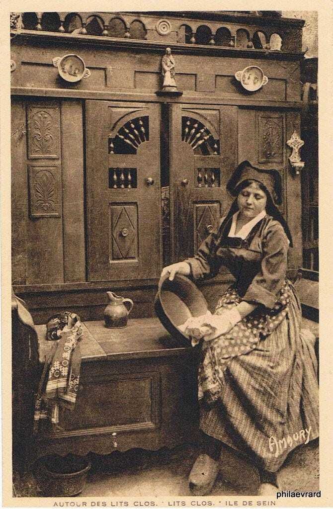 photo buy Antique Miniature Breton Bed Box Folk Art Small Carved Tramp Art Lit Clos