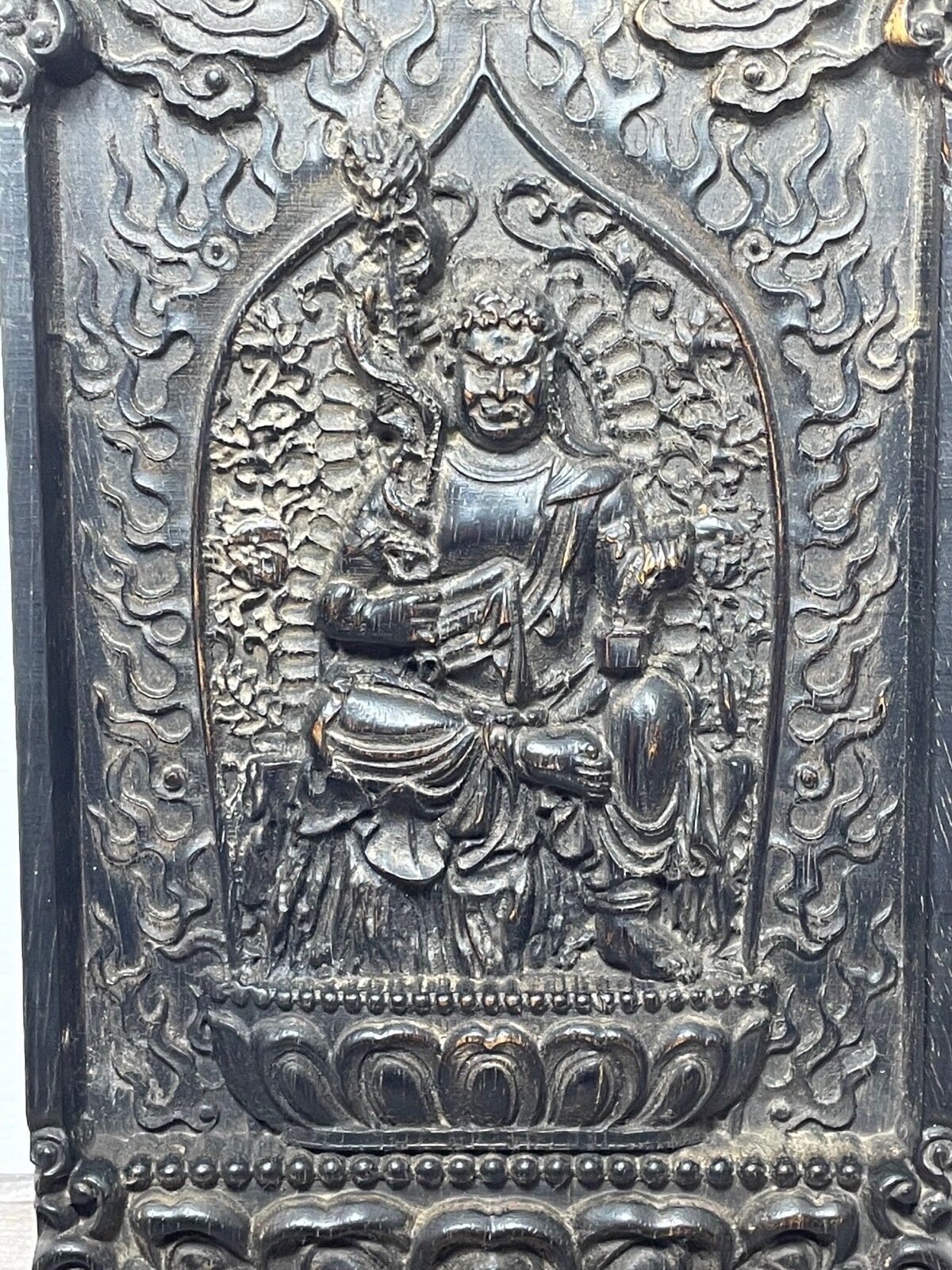 19e-eeuws laat-Qing Chinees boeddhistisch gesneden sculptuur, Wrathful Vajrapāṇi tempelwachter photo furniture