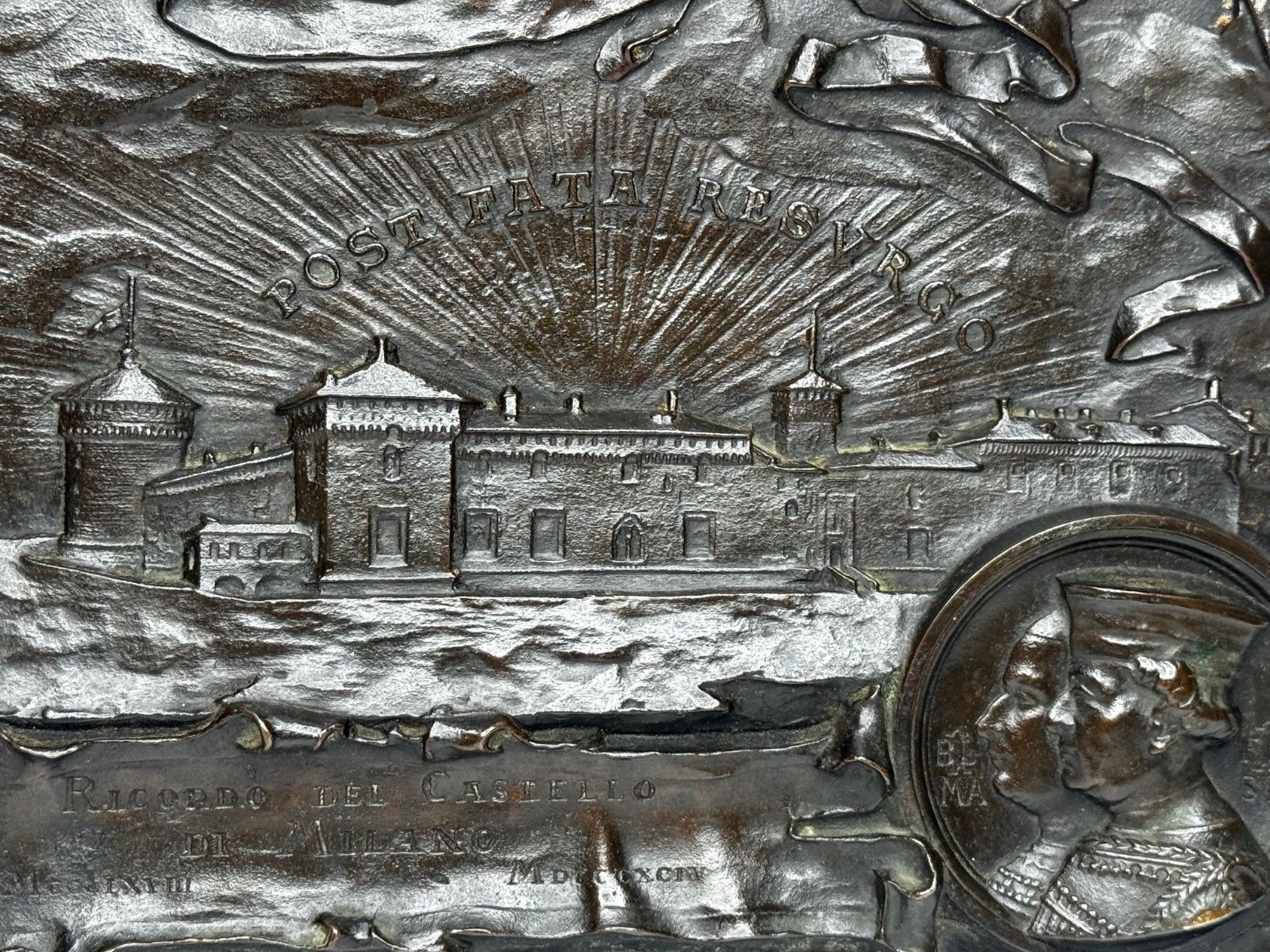 photo vinterior Bronzen sculptuur 19e eeuw Castello Sforzesco Milaan Sforza Visconti heraldiek