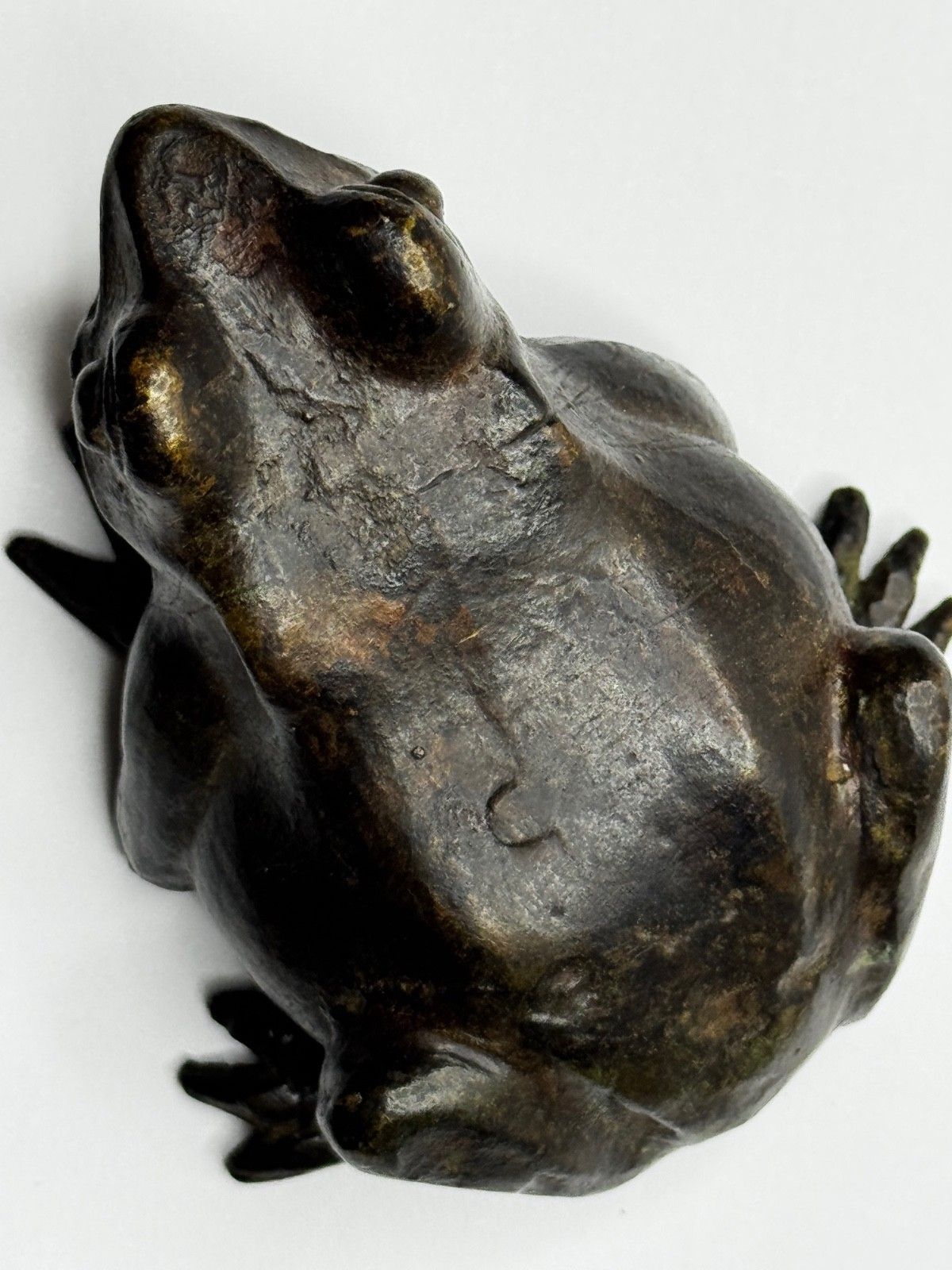 19e-eeuwse Franse bronzen kikker, Parijse werkplaats ca. 1850, sculptuur in de stijl van Moigniez photo vinterior