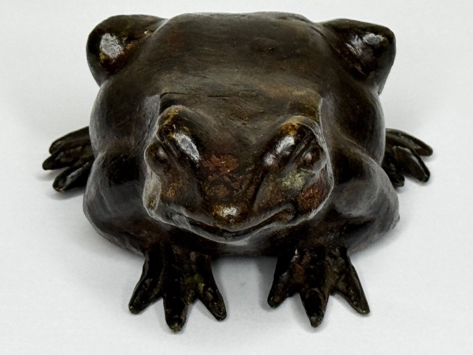 19e-eeuwse Franse bronzen kikker, Parijse werkplaats ca. 1850, sculptuur in de stijl van Moigniez photo vintage