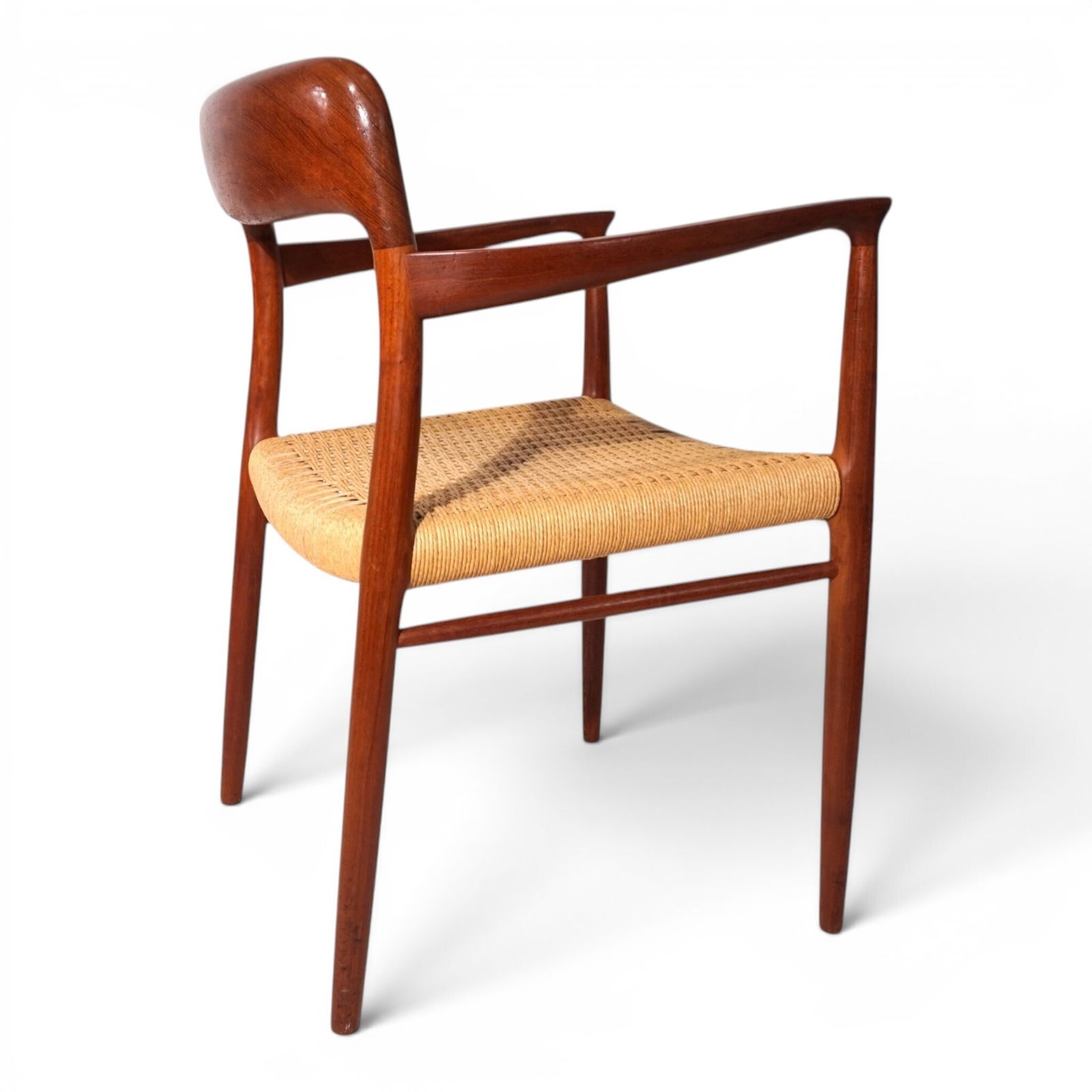 photo buy Møller Model 56 teakhouten stoel van Niels Otto Møller voor J.L. Møllers, 1956