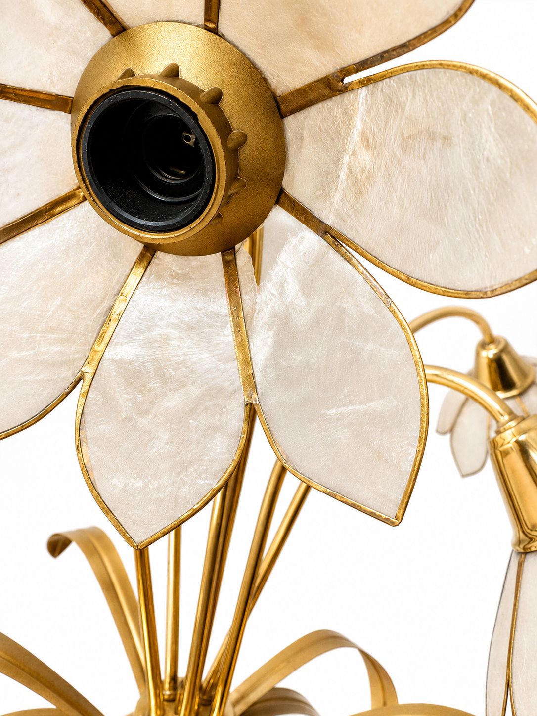Hollywood Regency stijl messing vloerlamp in bamboestijl met bloemvormige schelplampenkappen, jaren 1970 photo vintage